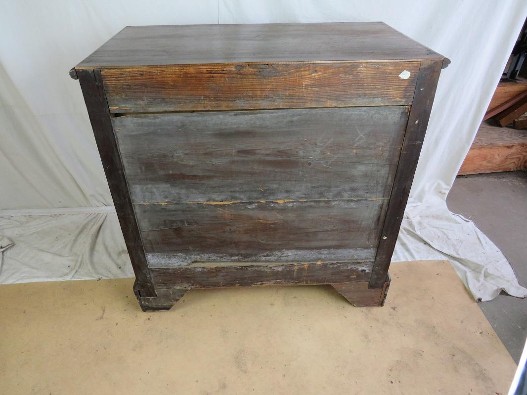 Late 17th to Early 18th Century Oak Chest of Drawers In Good Condition For Sale In Nantucket, MA