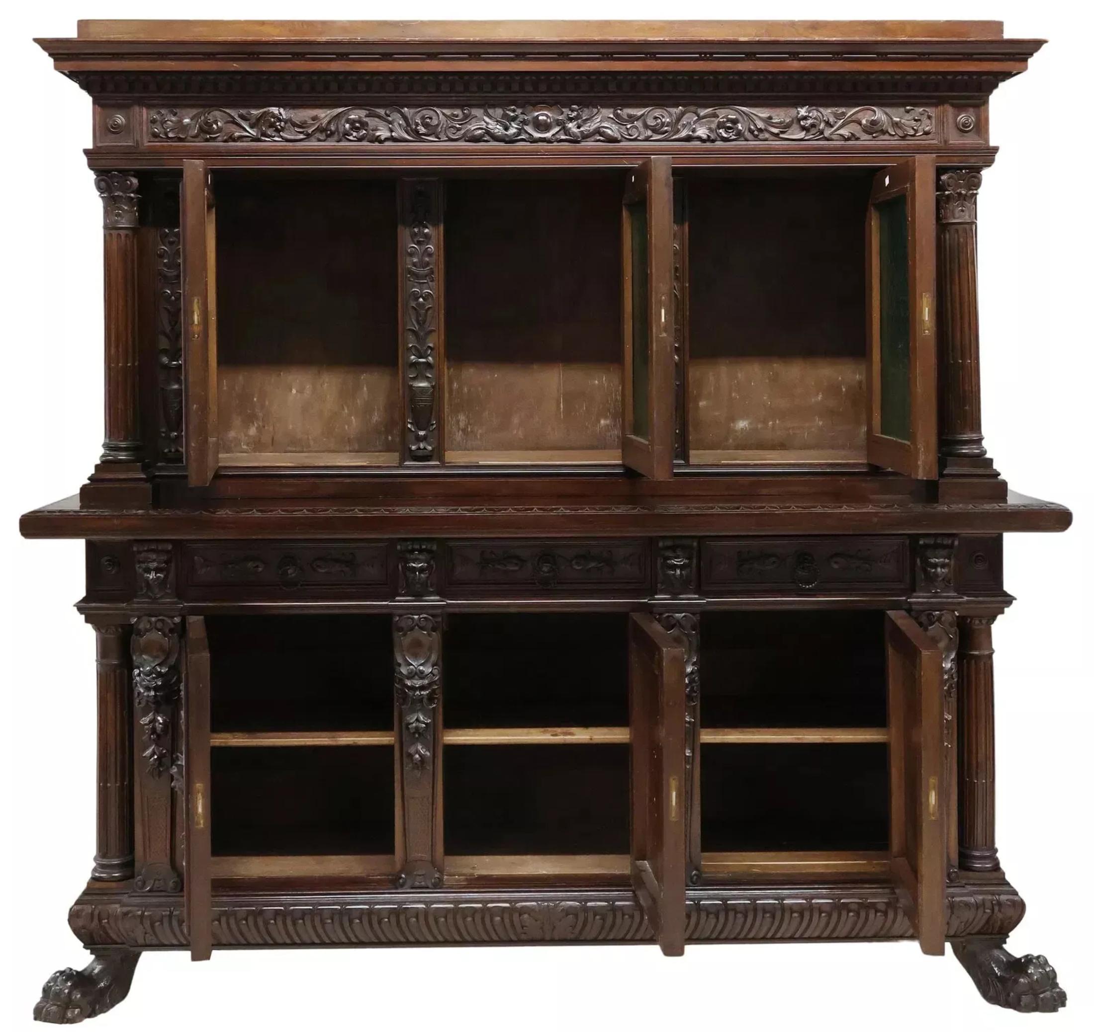 Neorinascimentale Antica credenza in legno di noce intagliato della fine del 1800! in vendita