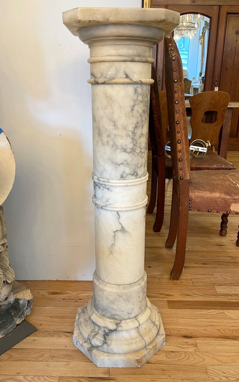 Late 1800s Carved White Grey Veined Marble Pedestal For Sale at 1stDibs
