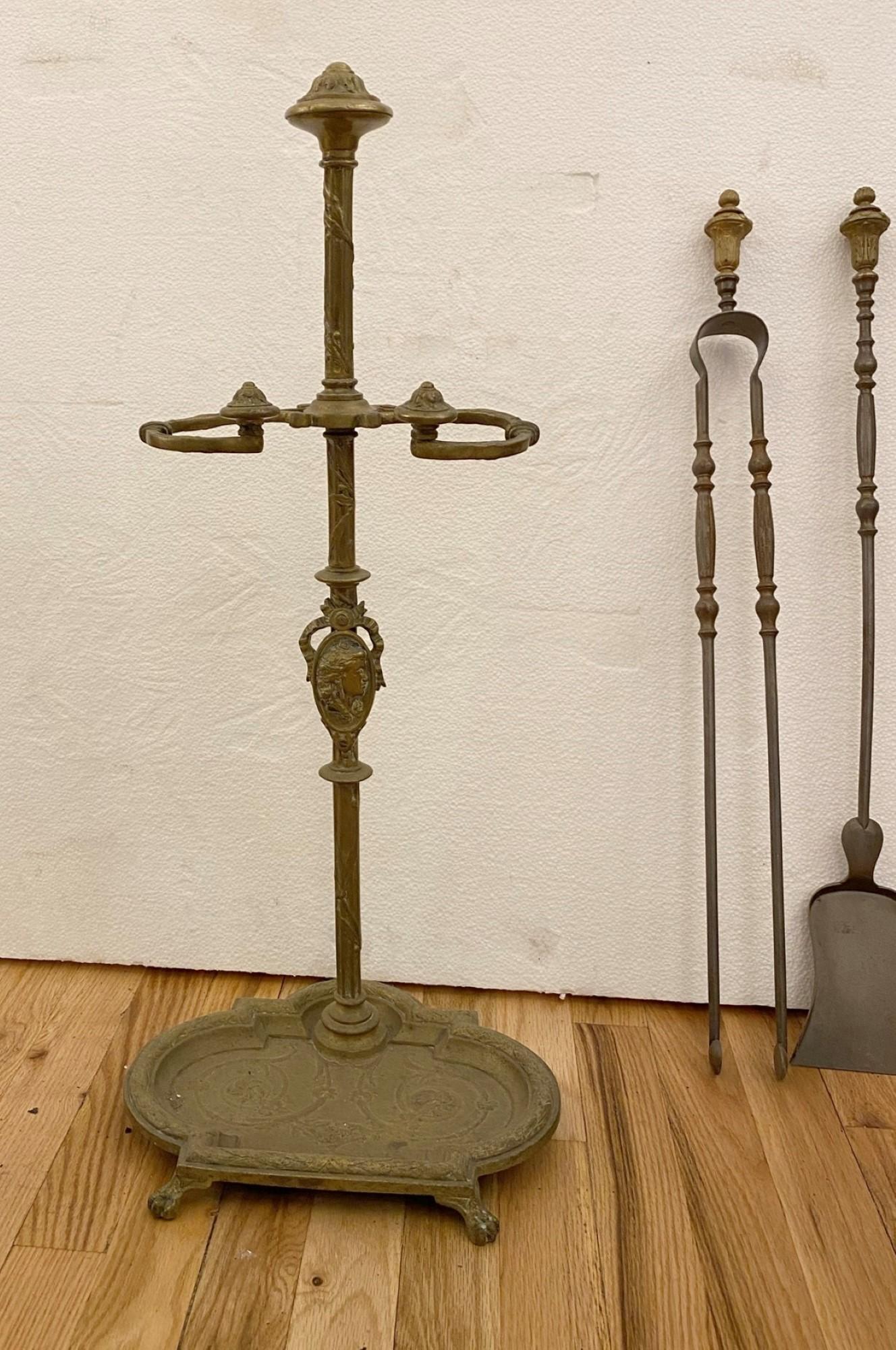 Französisches Kaminwerkzeug-Set aus Messing, außergewöhnlich detailliert, späte 1800er Jahre 1