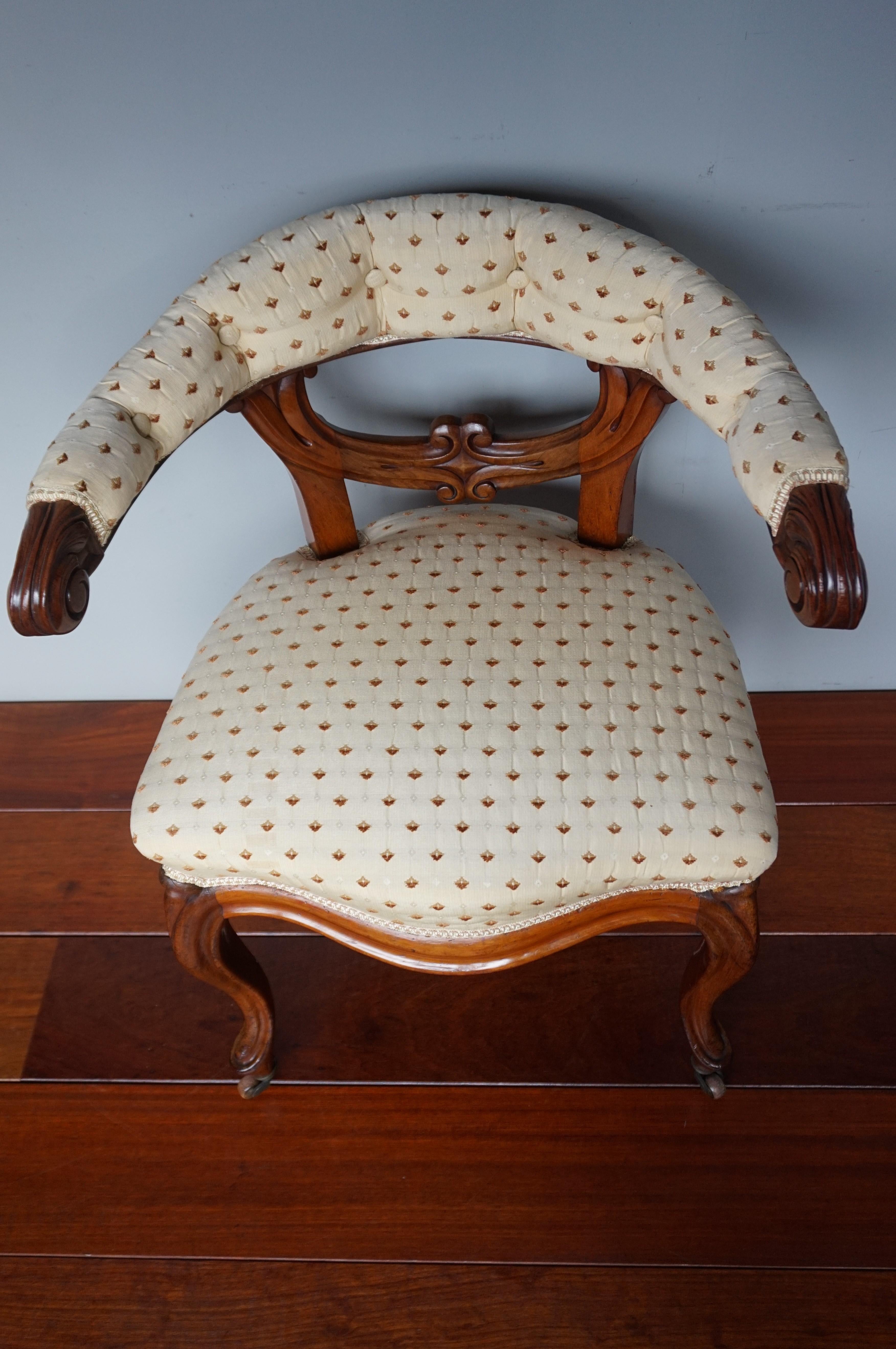 Late 1800s Hand Carved Solid Walnut Ladies Desk Chair with Perfect Upholstery For Sale 3
