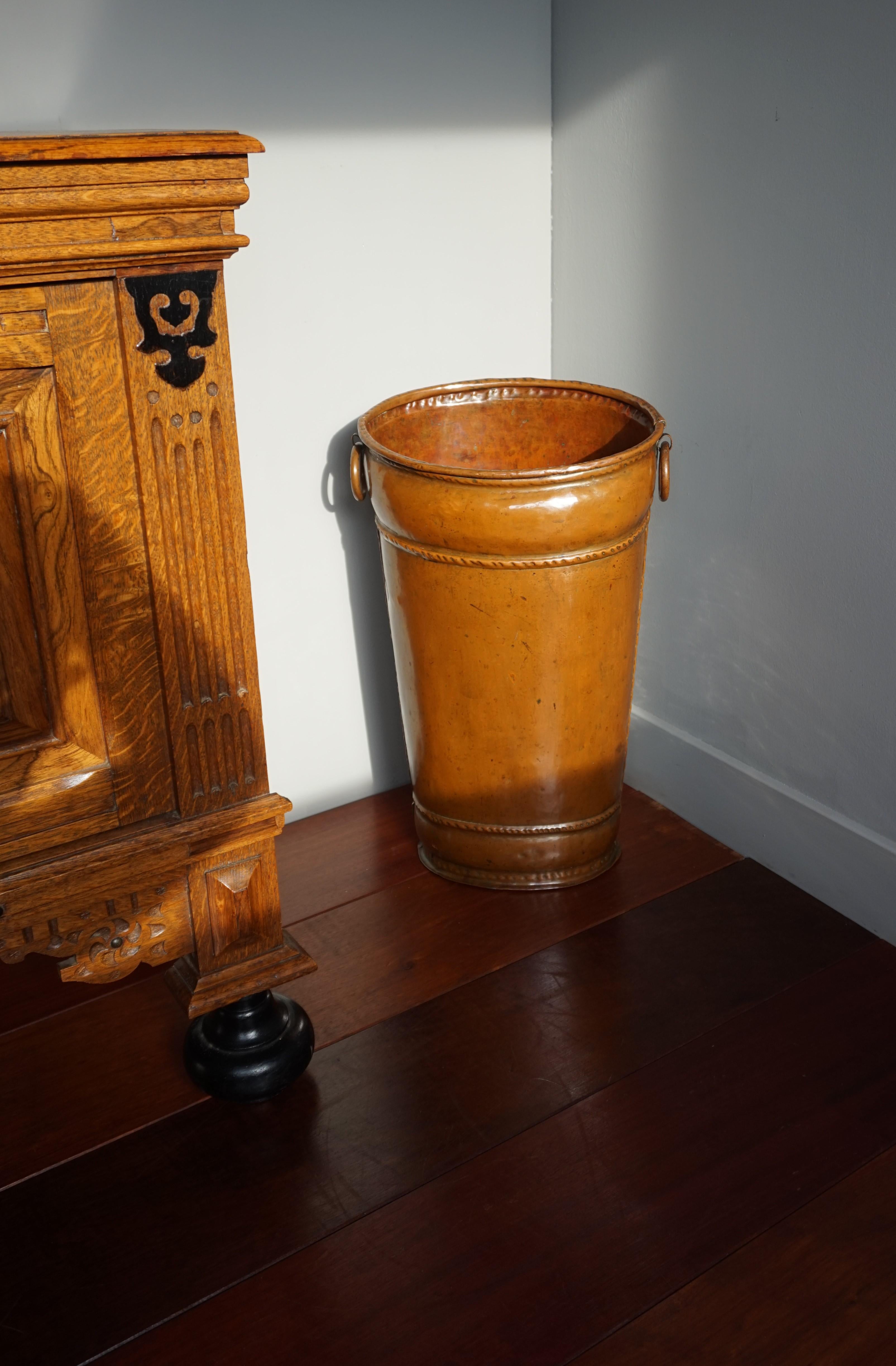 Late 1800s Handcrafted Copper Umbrella Stand Resembling Ancient Leather Bucket For Sale 5