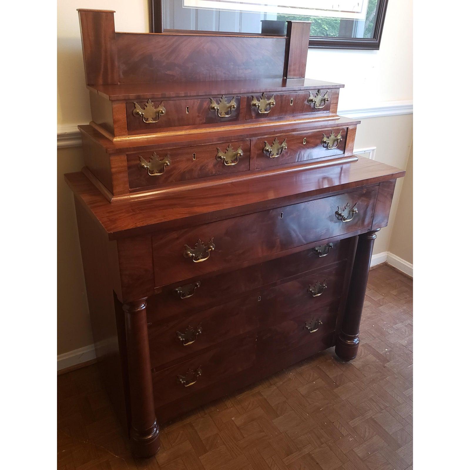 Late 1800s amazing 11 drawers mahogany and walnut burl and burl veneer bureau chest of drawers. Original hardware and detachable top 4 drawers.