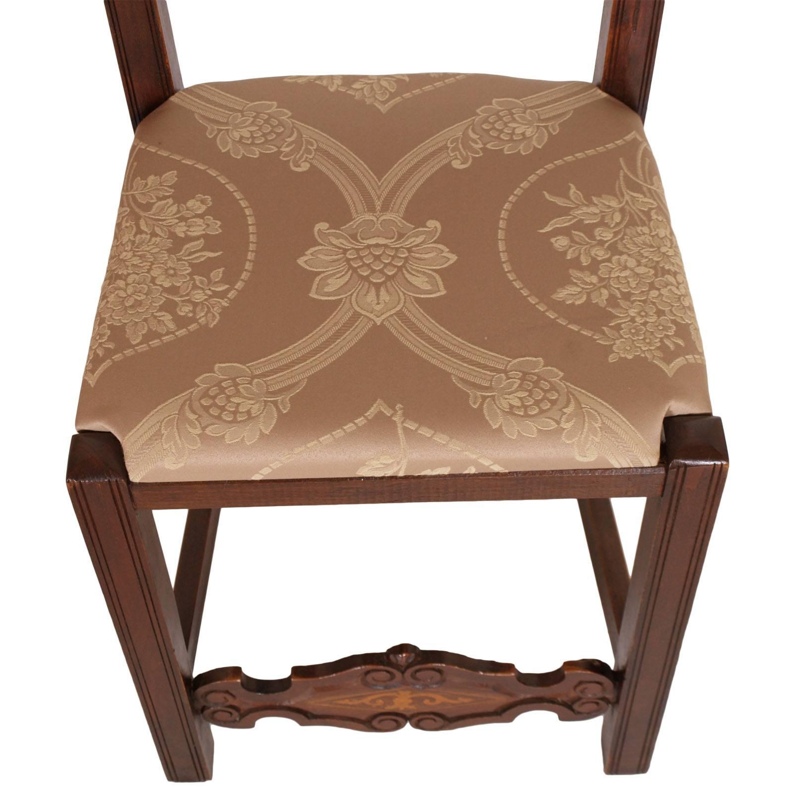 XIXe siècle Paire de chaises de style gothique vénitien de la fin des années 1800 en parties incrustées de noyer sculpté en vente