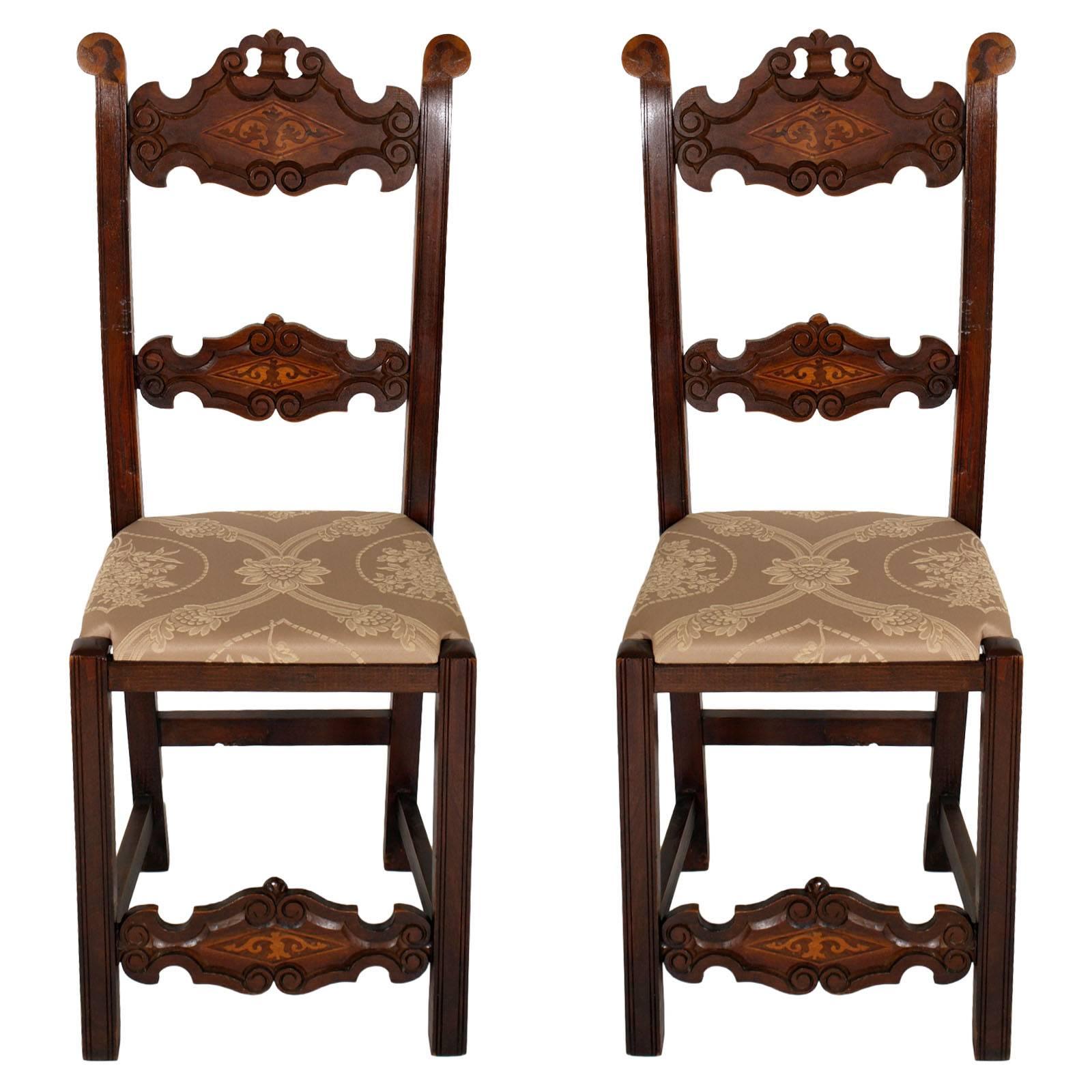 Paar Stühle im venezianischen Gotikstil aus geschnitzten Nussbaumholz mit Intarsien, späte 1800er Jahre