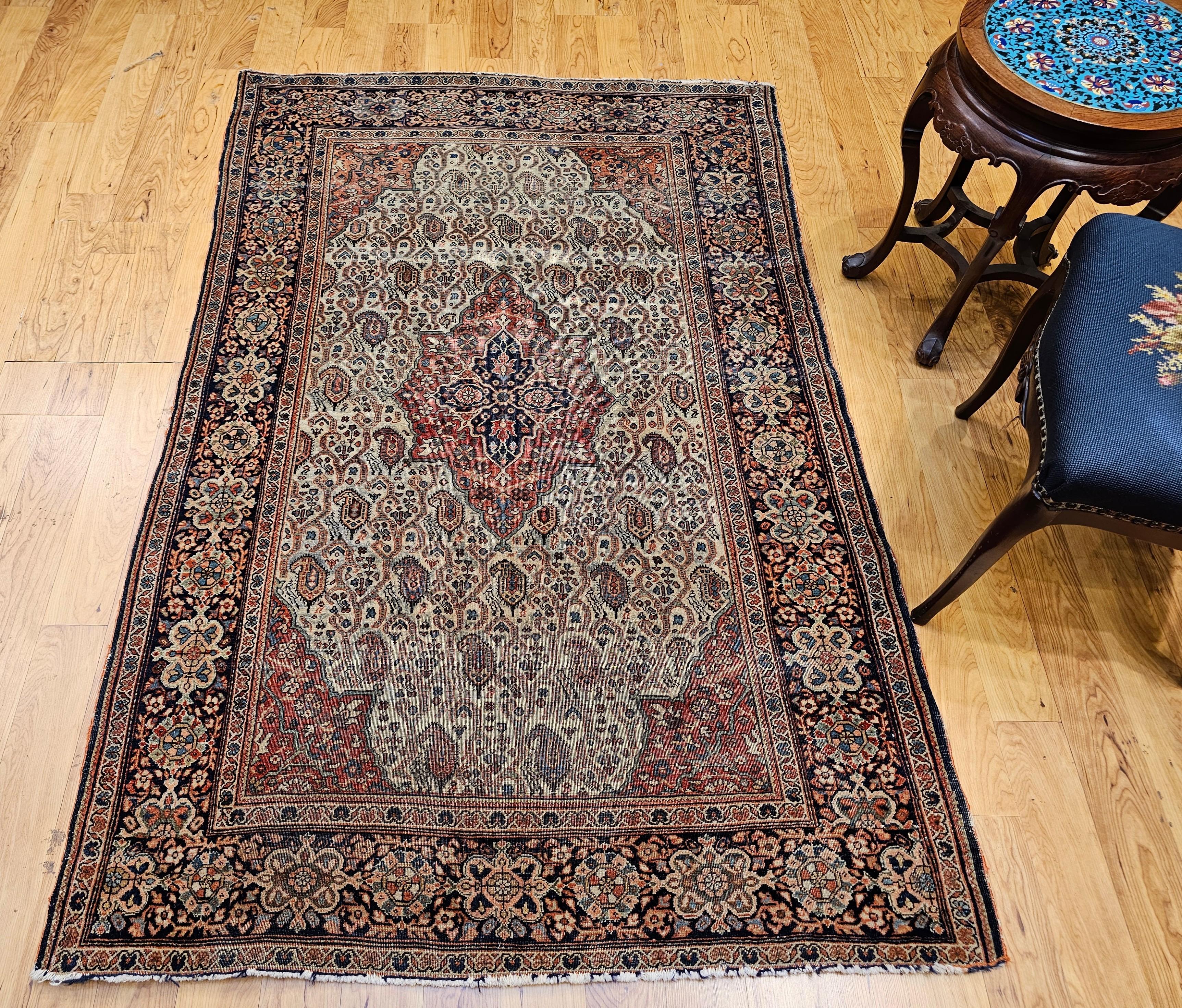 Alfombra persa Farahan de finales del siglo XIX con estampado de cachemira en venta 7