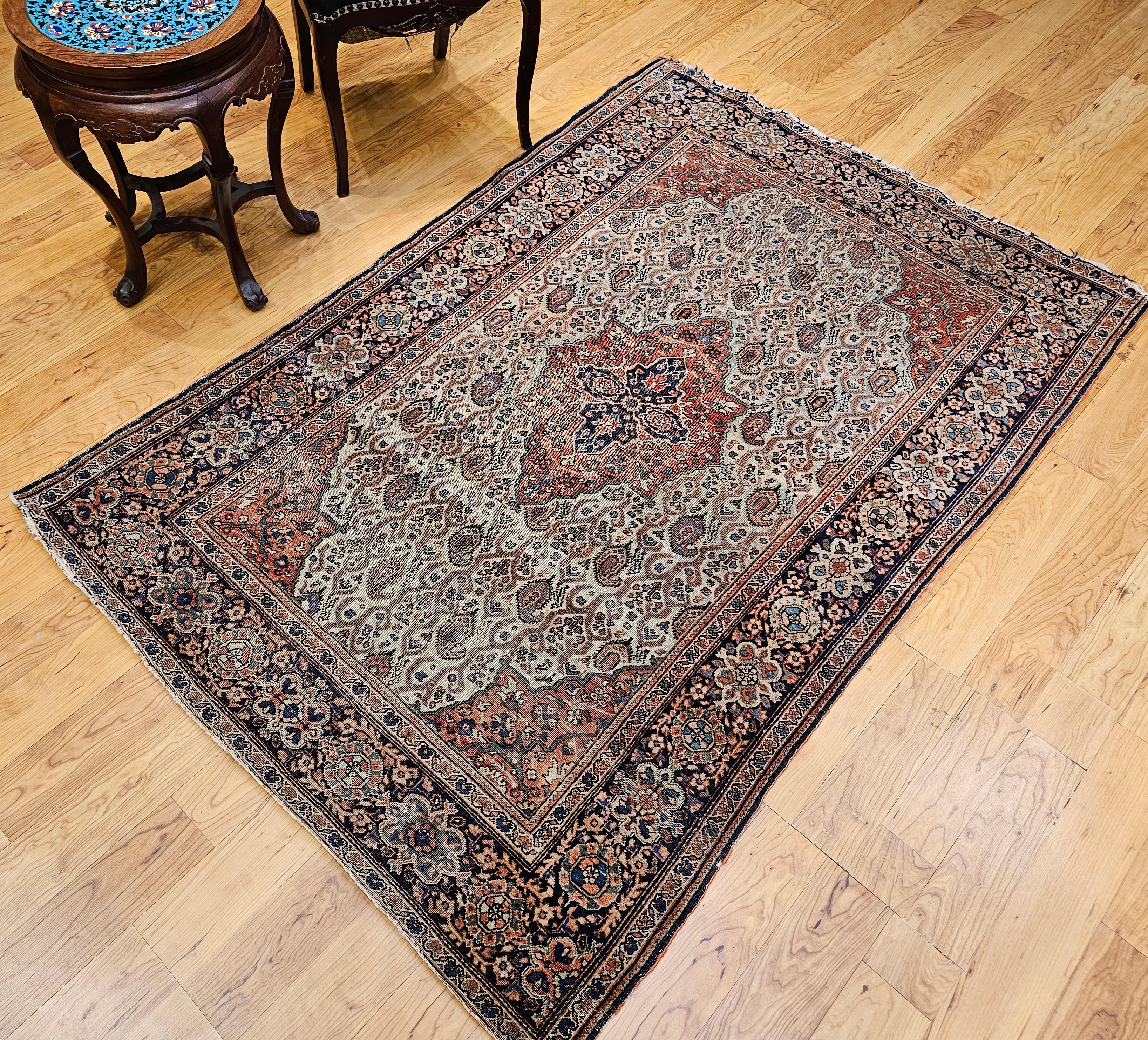 Alfombra persa Farahan de finales del siglo XIX con estampado de cachemira en venta 12