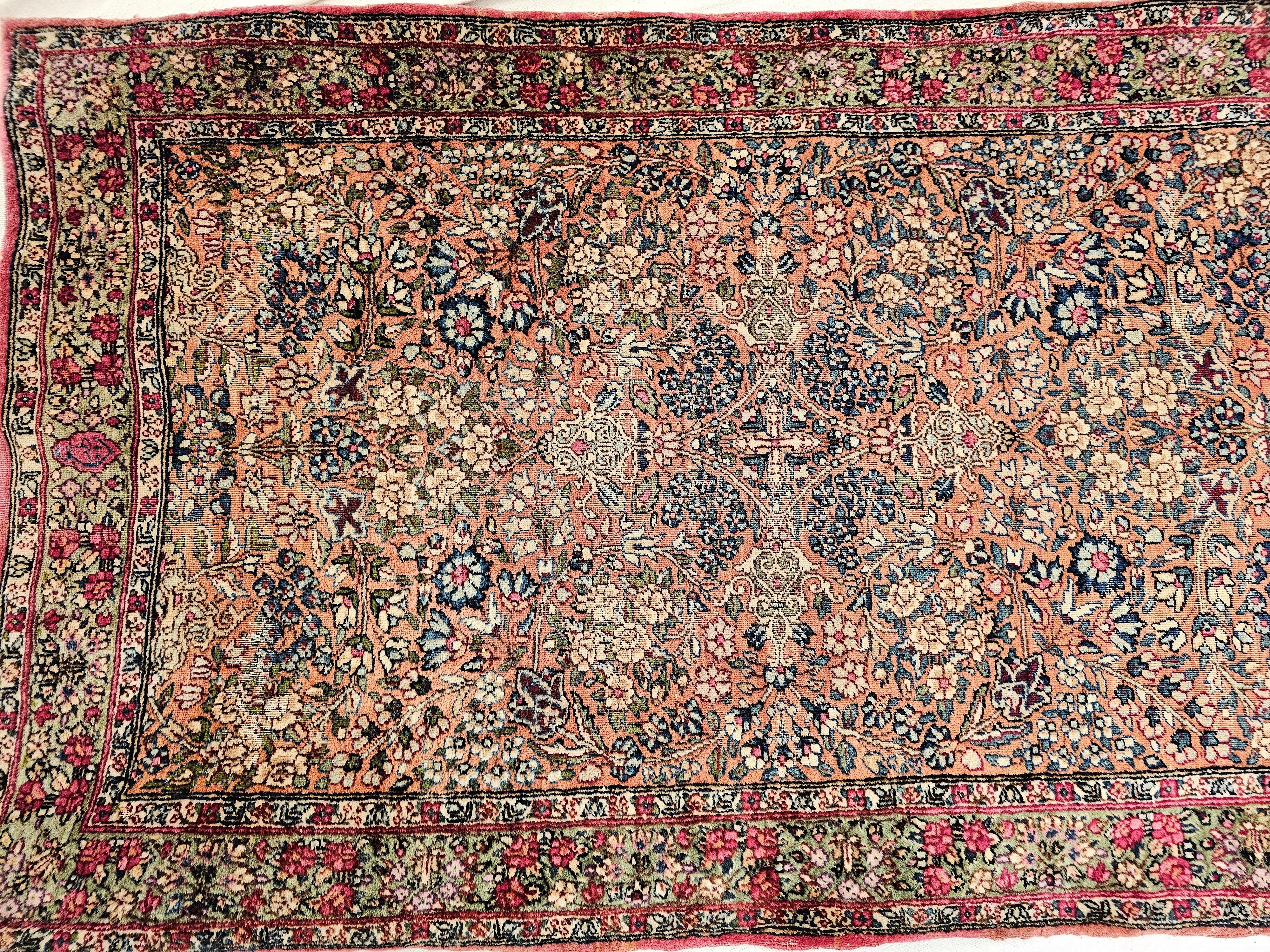 Tapis de couloir persan Kerman Lavar du 19ème siècle au motif floral intégral rouge rouille en vente 2