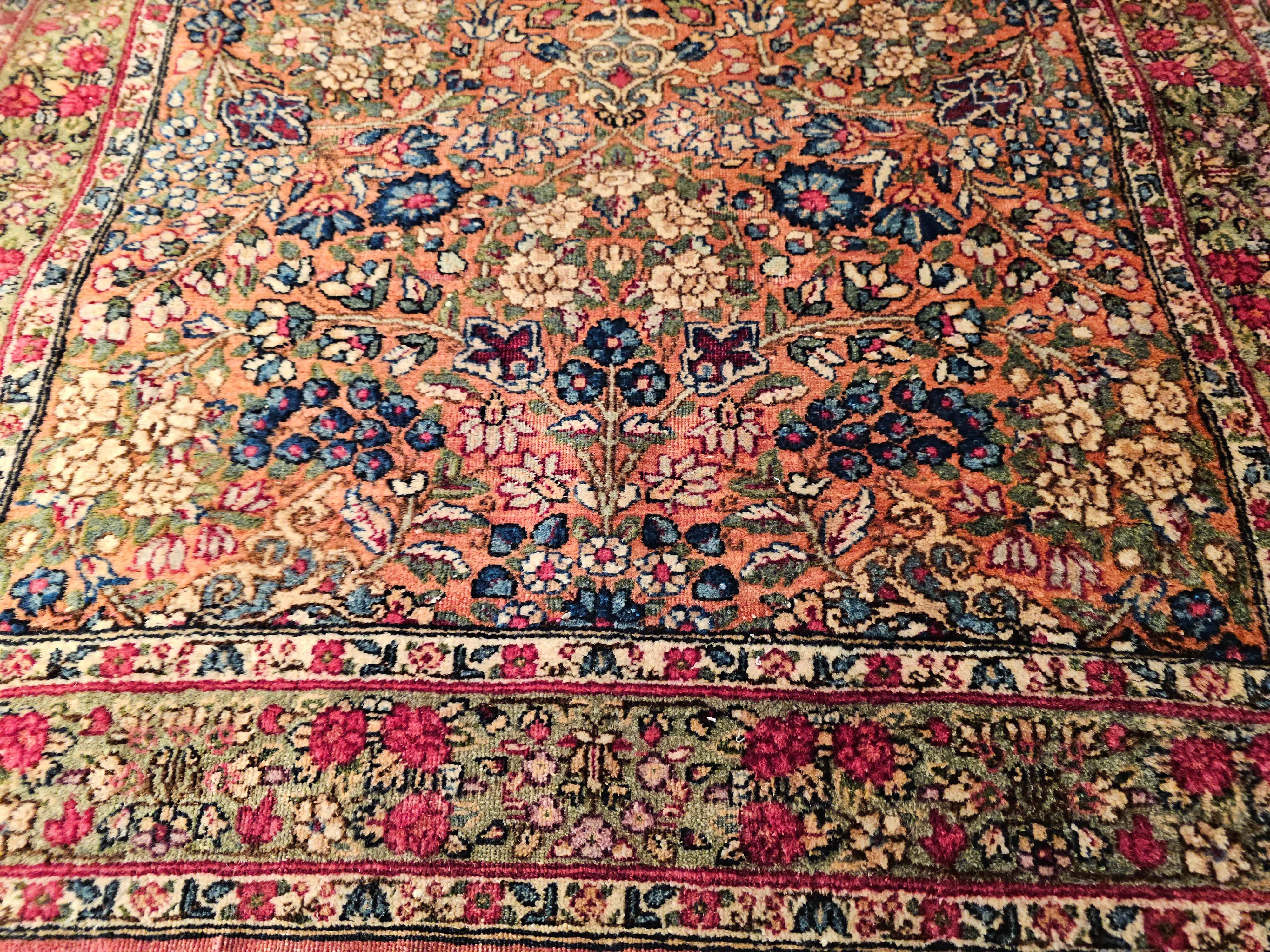 Tapis de couloir persan Kerman Lavar du 19ème siècle au motif floral intégral rouge rouille en vente 4