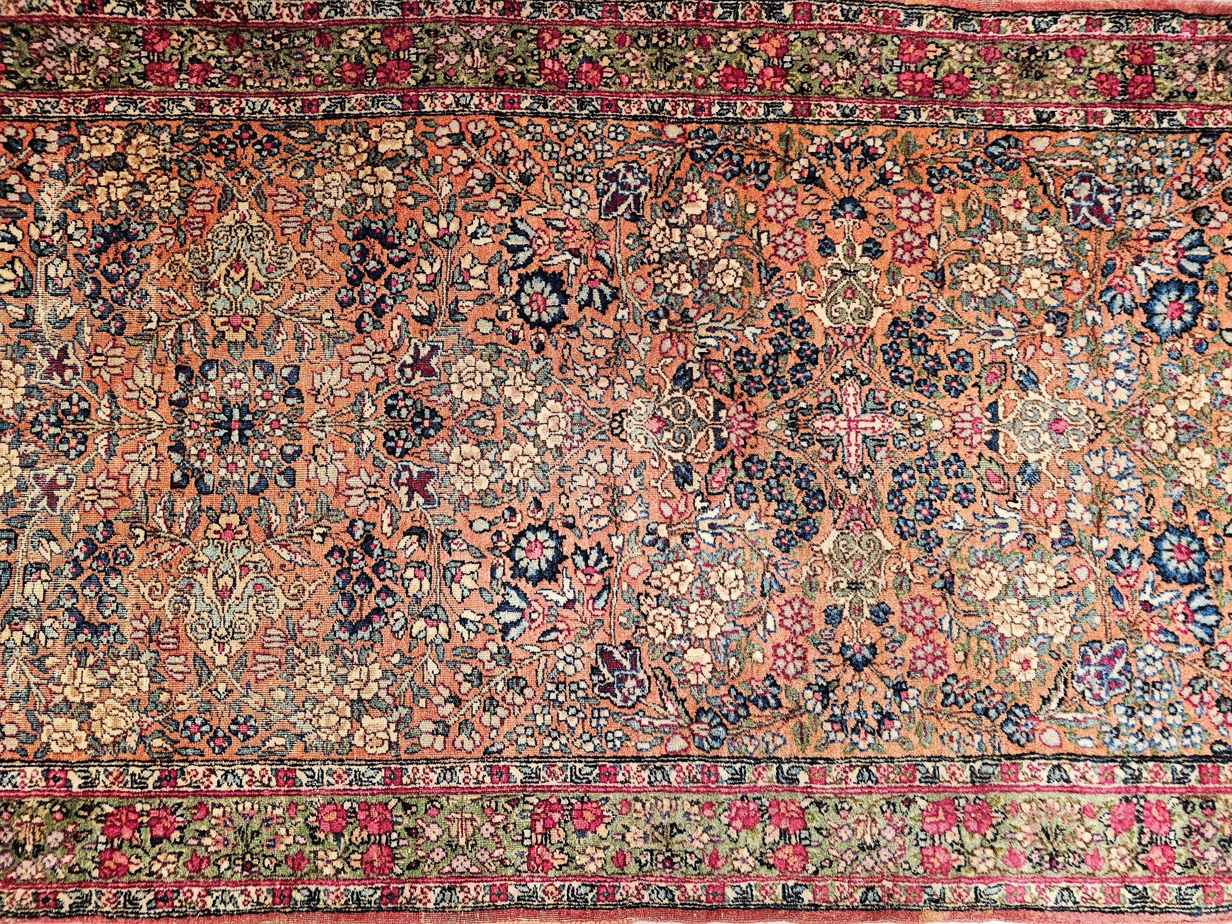 Tapis de couloir persan Kerman Lavar du 19ème siècle au motif floral intégral rouge rouille en vente 1