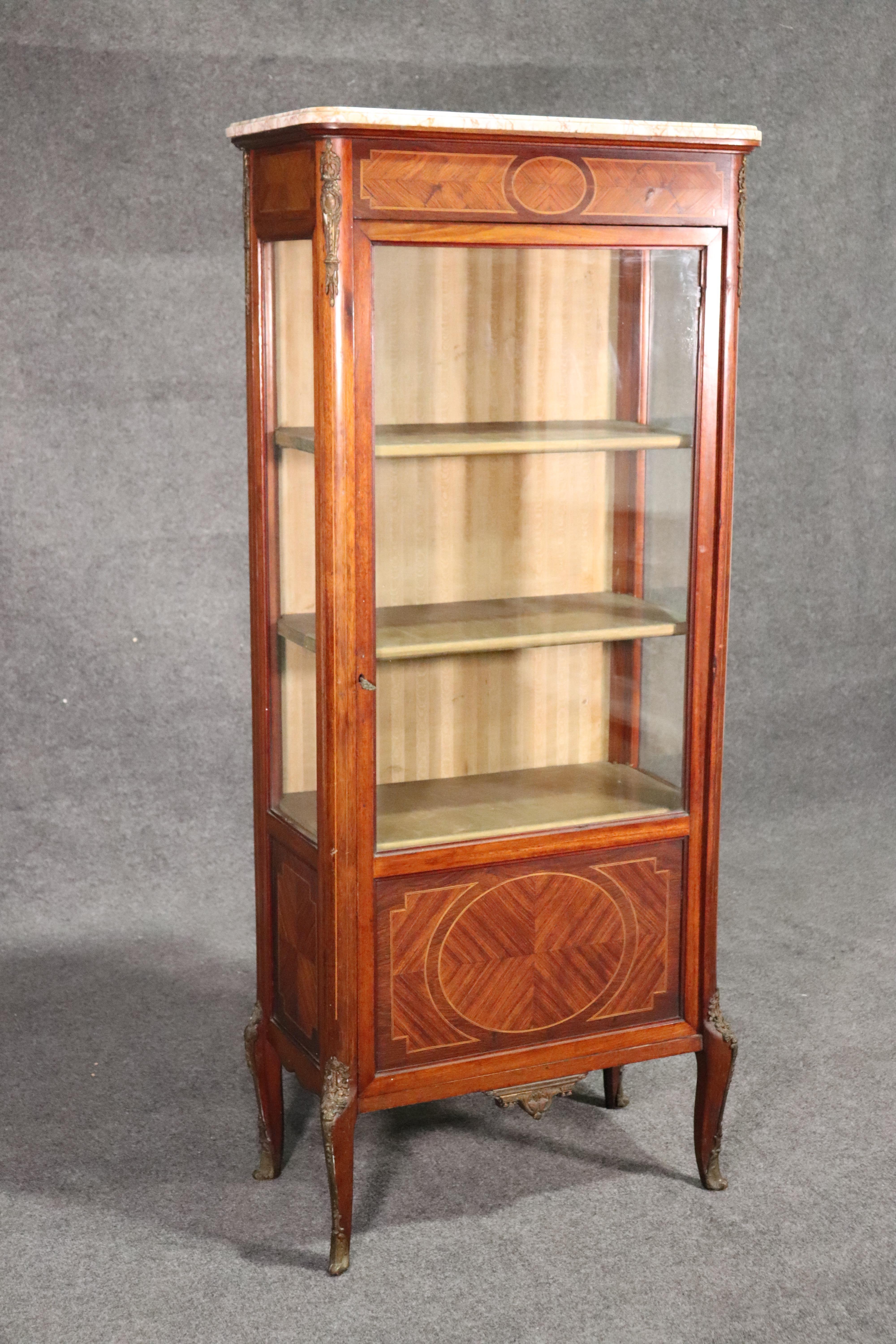 Late 1890s Era French Kingwood Marble Top Louis XV Vitrine Display Cabinet In Good Condition In Swedesboro, NJ