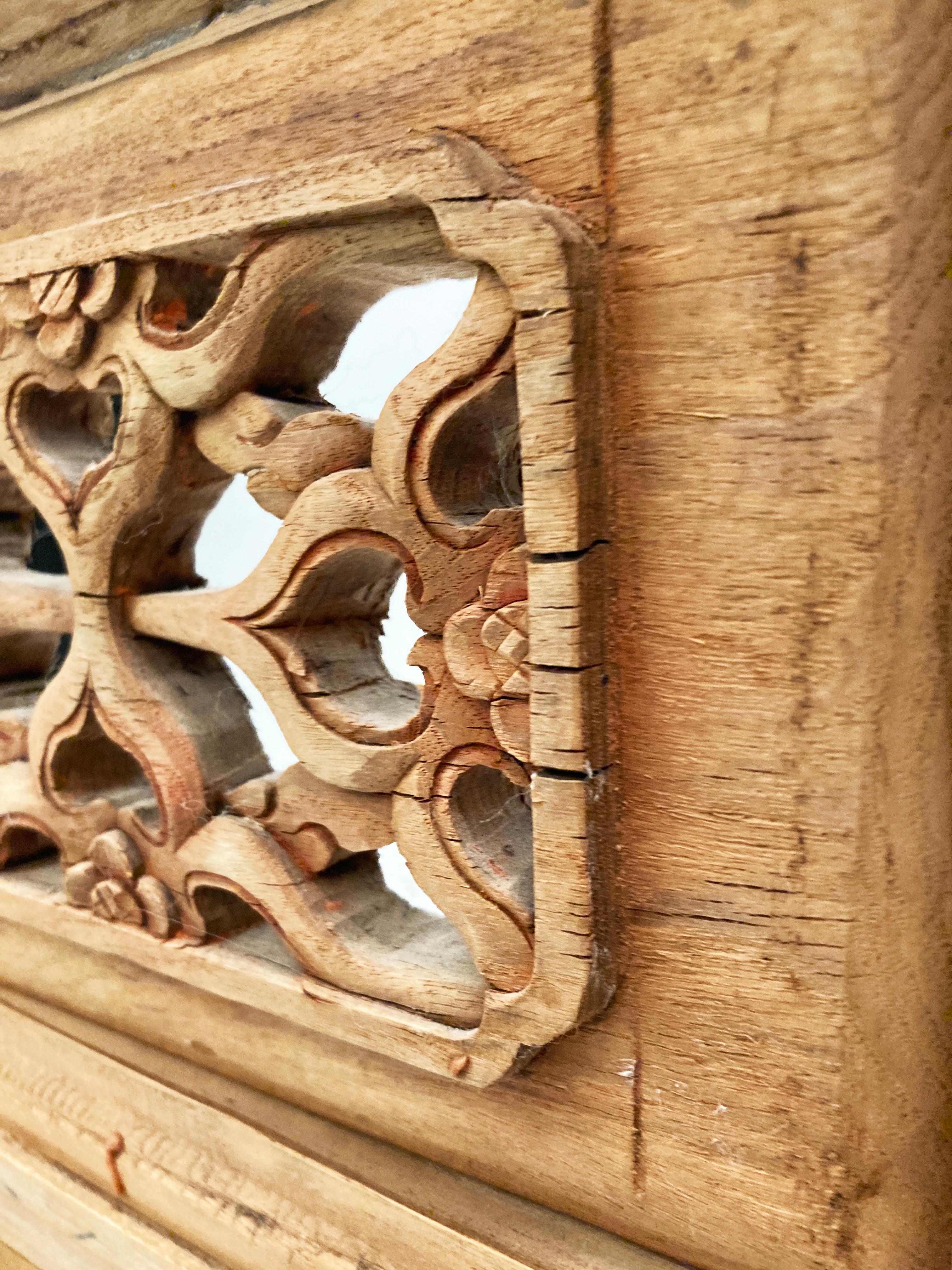 Late 18th C. Chinese Wooden Hand-carved Panels From the Qing Dynasty - a Pair In Good Condition For Sale In Louisville, KY