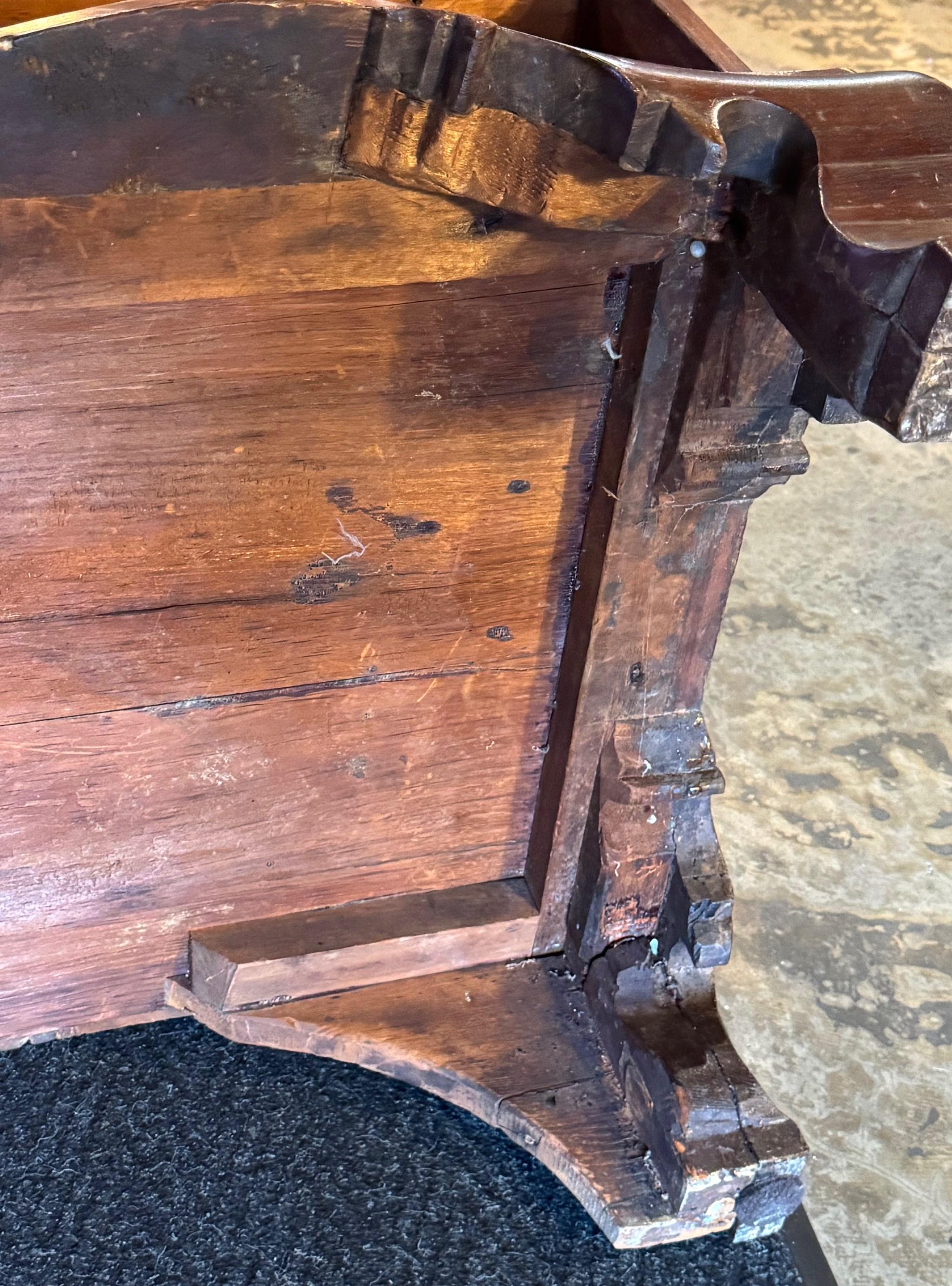 Escritorio de frente inclinado de caoba Chippendale de finales del siglo XVIII atribuido a Nehemiah Adams en venta 14