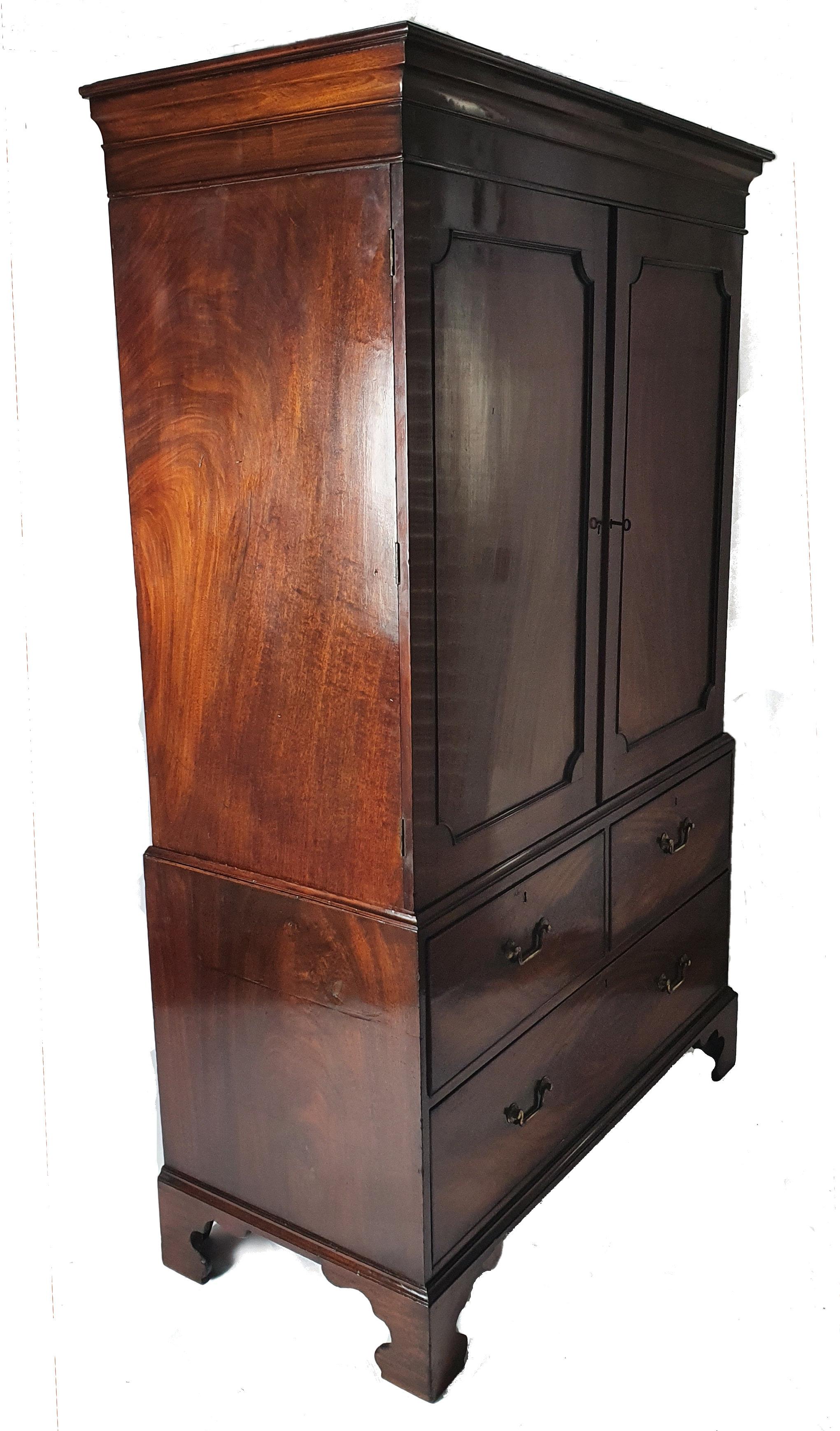 Late 18th Century English Flame Mahogany Linen Press For Sale 2