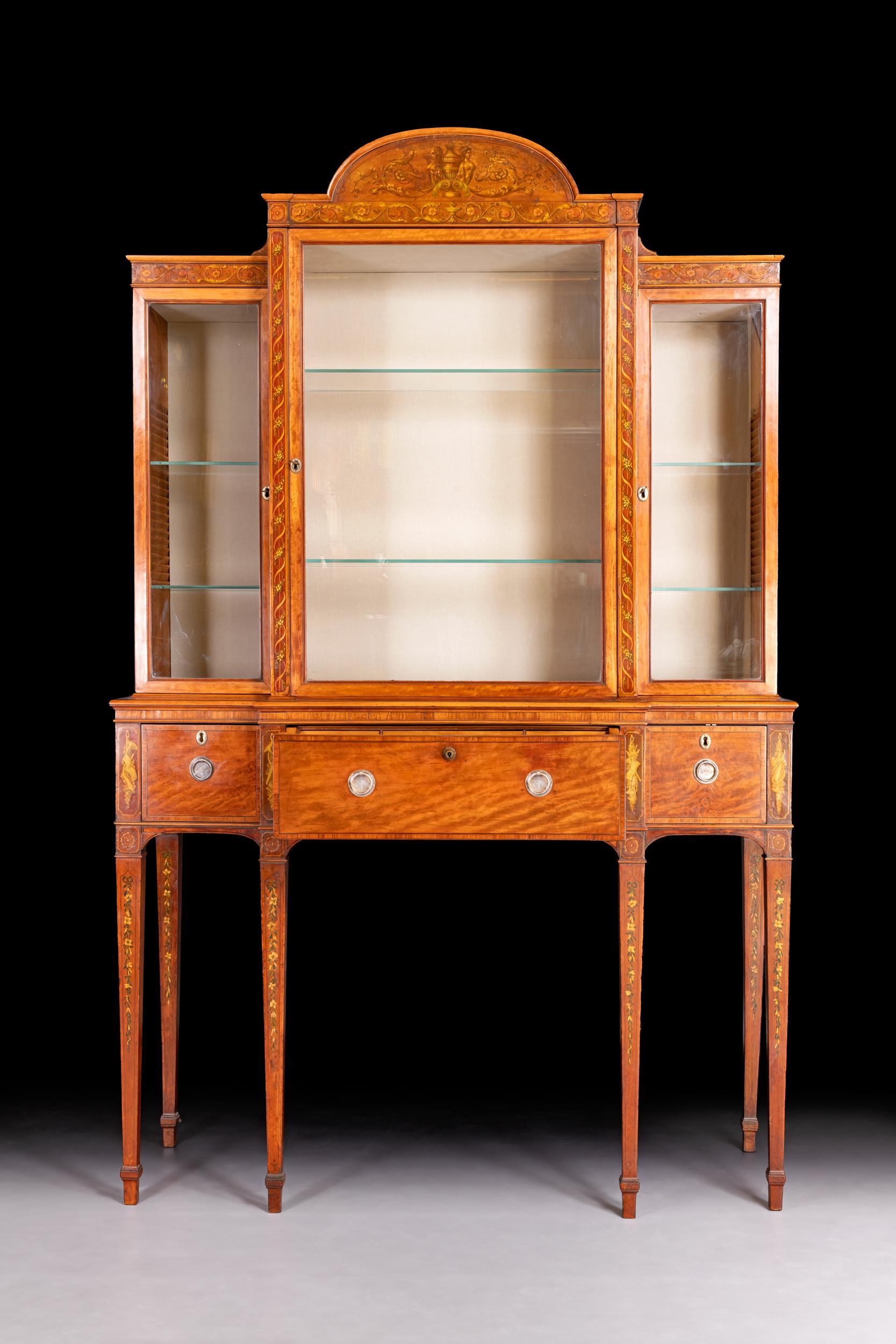 Inglese Vetrinetta secretaire della fine del XVIII secolo in legno di raso e intarsio in vendita