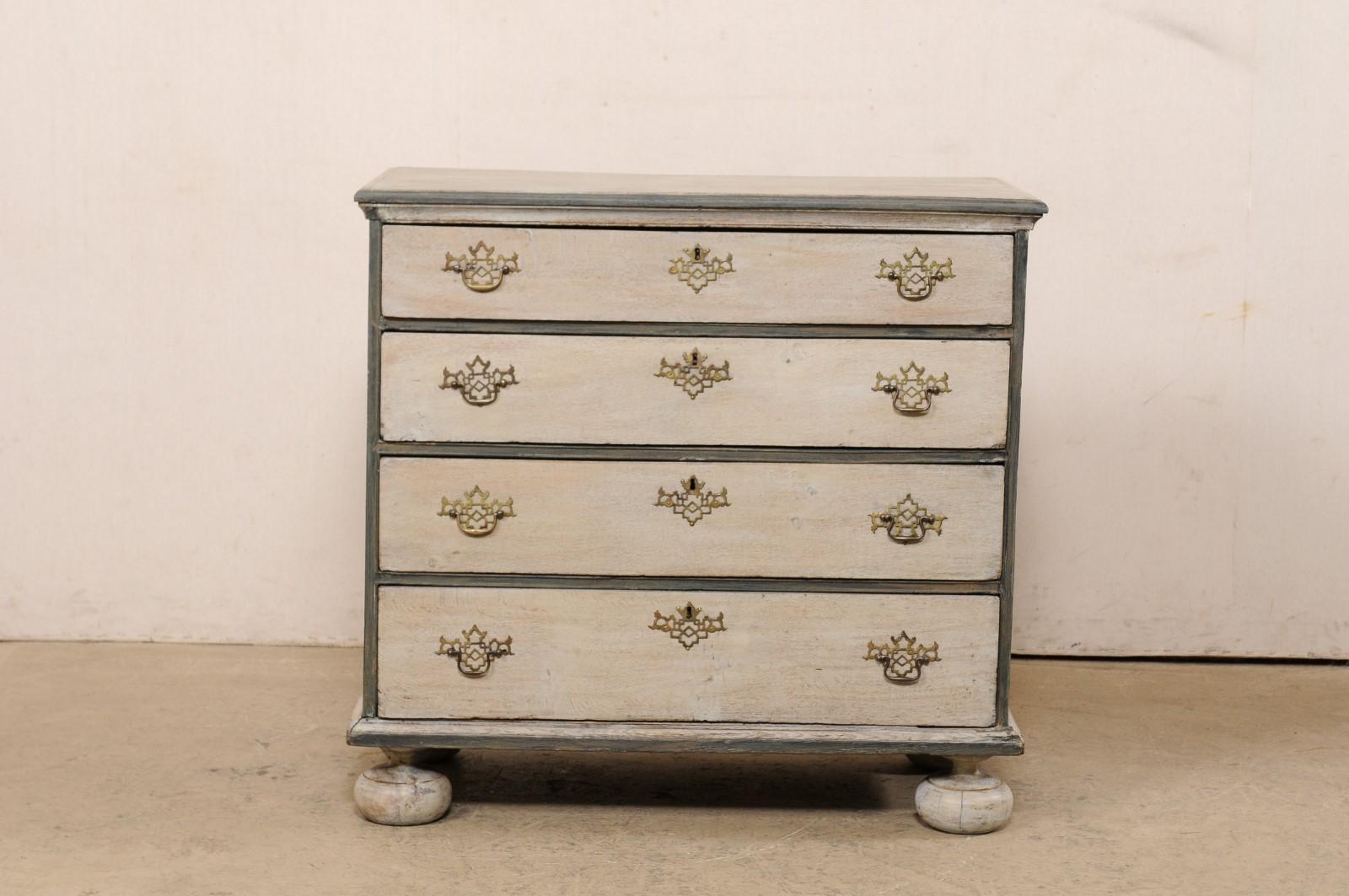 An English wood chest, painted in gray hues, from the turn of the 18th and 19th century. This antique chest from England has been primarily designed in straight/clean lines and features a rectangular-shaped top over the case which houses four