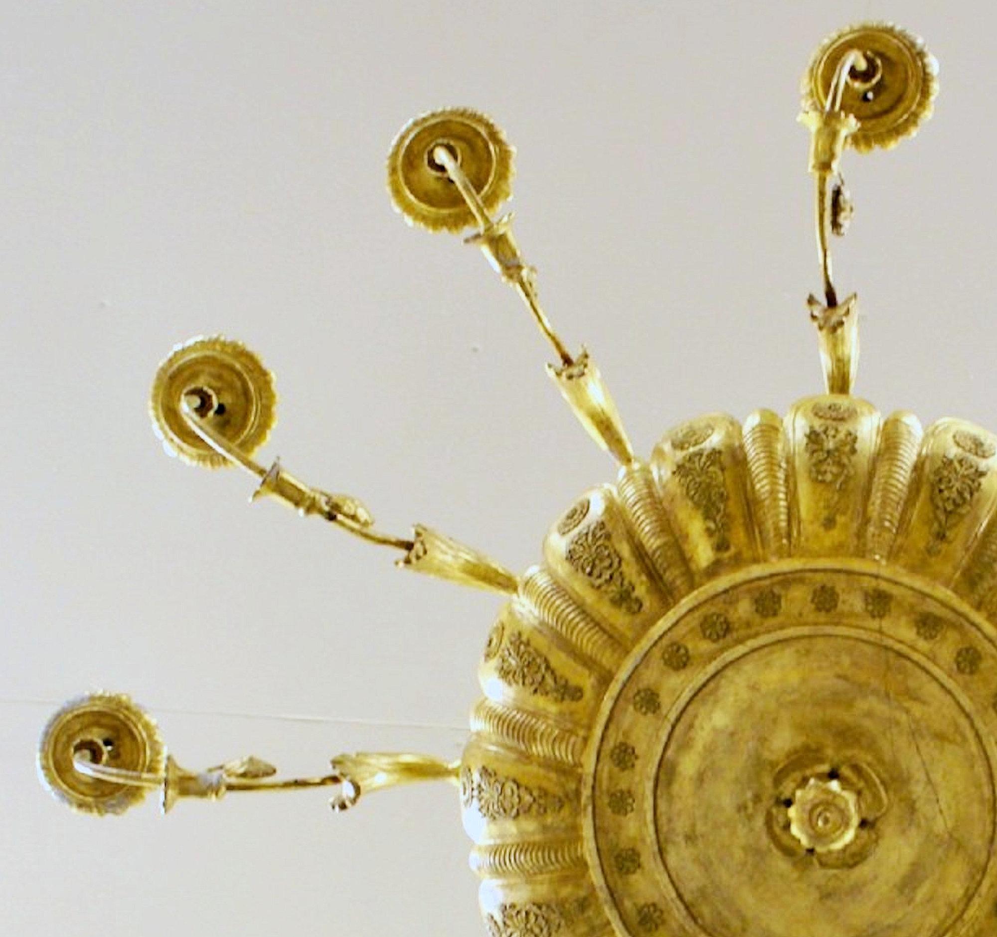 Hand-Carved Late 18th Century European Gilt Wood Chandelier