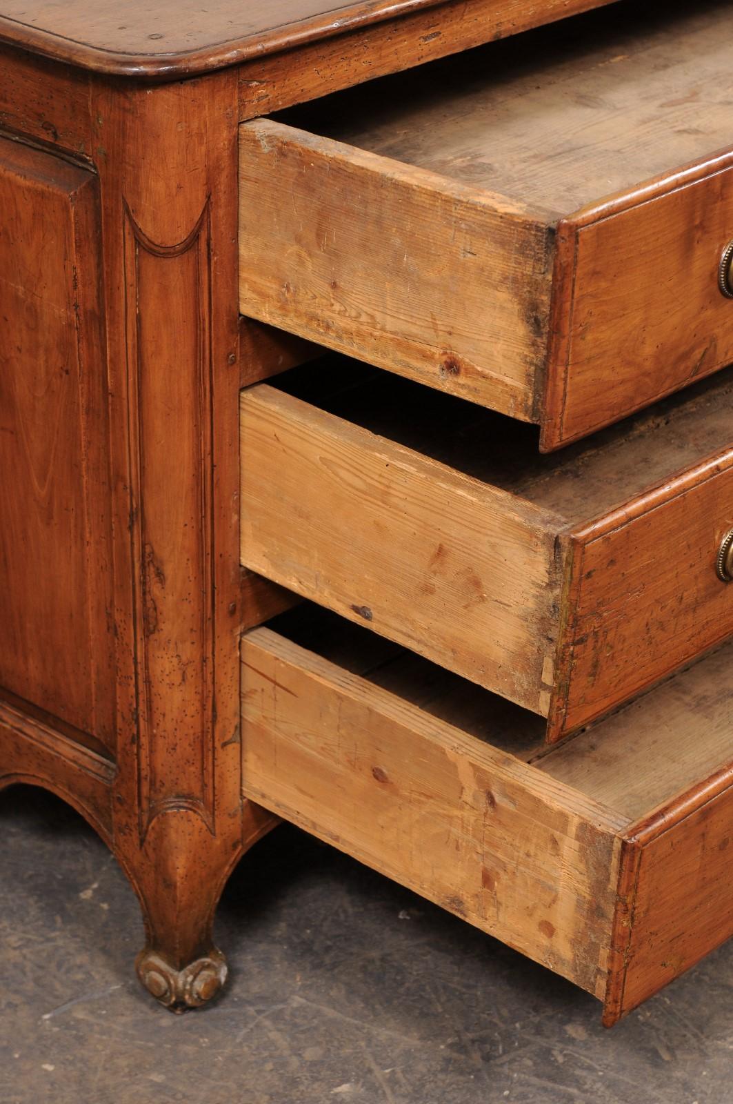 Late 18th C. French Walnut Commode w/Elegantly Carved Skirt In Good Condition For Sale In Atlanta, GA