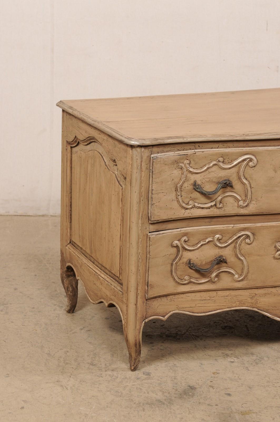 Late 18th C. Italian Serpentine Carved-Wood Chest In Good Condition For Sale In Atlanta, GA