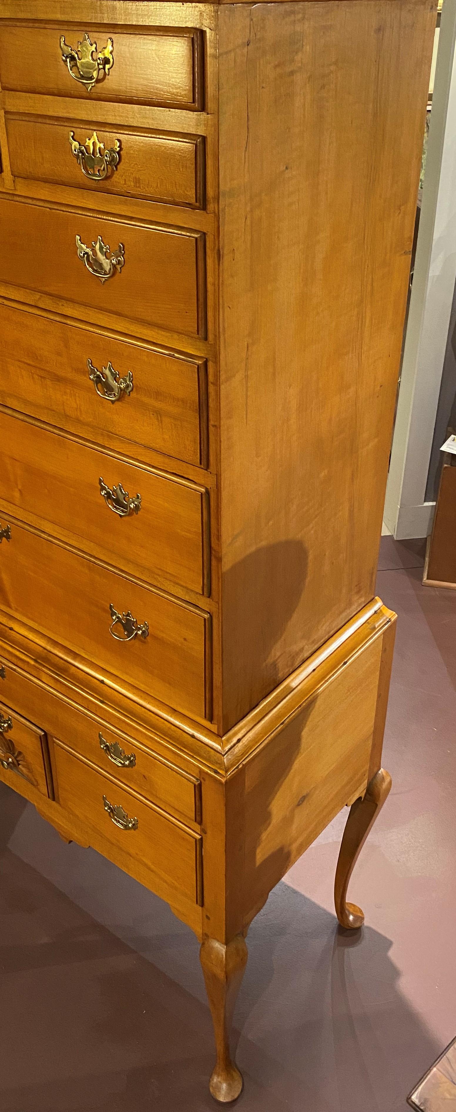 Late 18th c New England Maple Highboy or High Chest with Carved Fans In Good Condition In Milford, NH