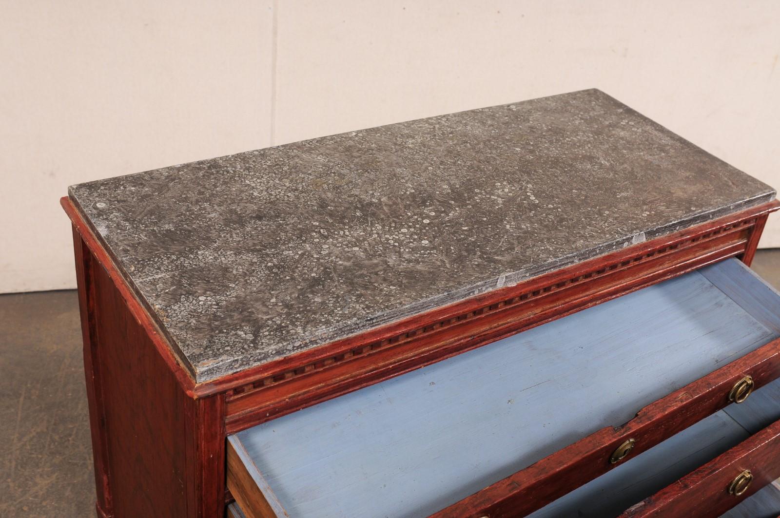 Late 18th C. Swedish Chest w/Traditional Swedish-Red Color &Faux-Marble Top im Zustand „Gut“ im Angebot in Atlanta, GA