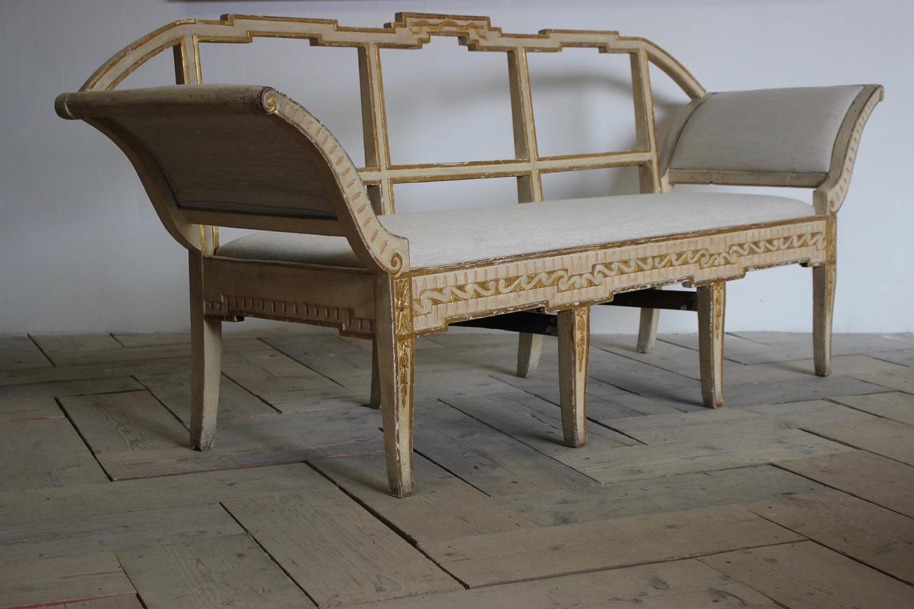 Late 18th Century Italian Painted and Gilded Sofa or Bench In Good Condition For Sale In Gloucestershire, GB