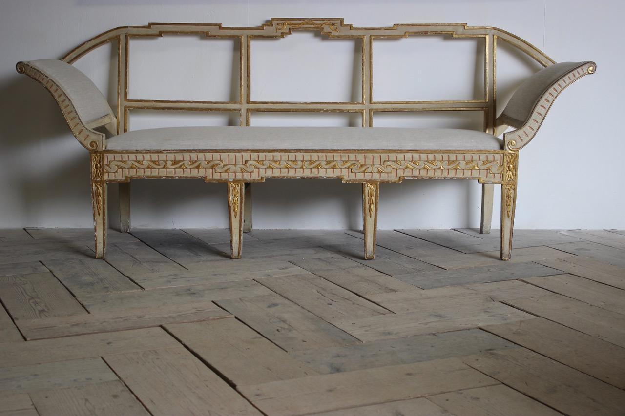 Wood Late 18th Century Italian Painted and Gilded Sofa or Bench For Sale