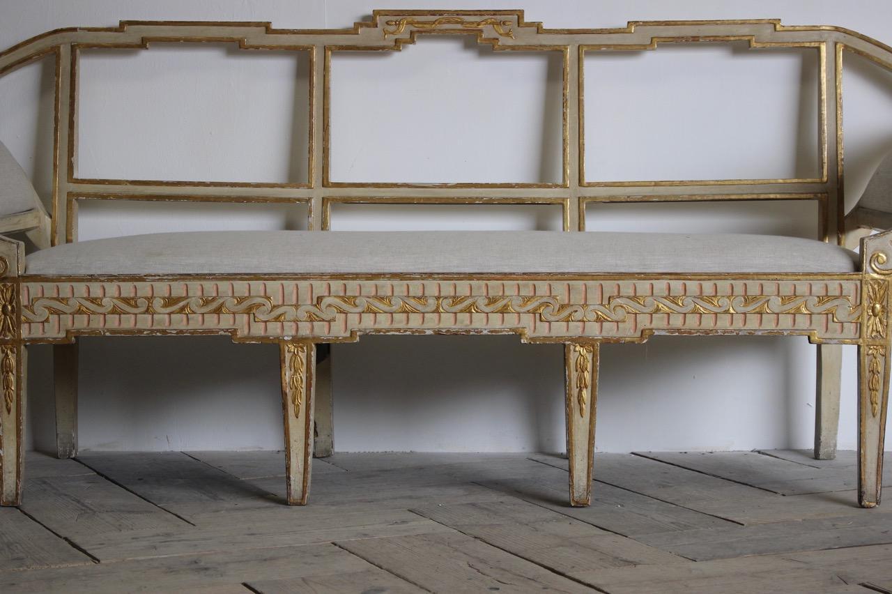 Late 18th Century Italian Painted and Gilded Sofa or Bench For Sale 2