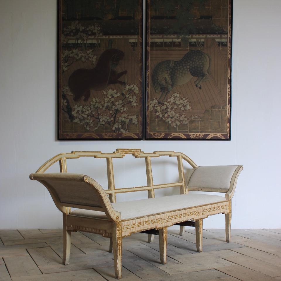 Late 18th Century Italian Painted and Gilded Sofa or Bench For Sale 3