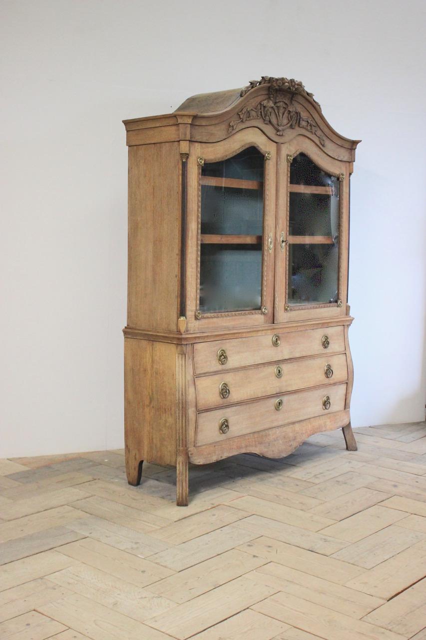 Late 18th Century Louis XVI Display Cabinet in Bleached Oak For Sale 2