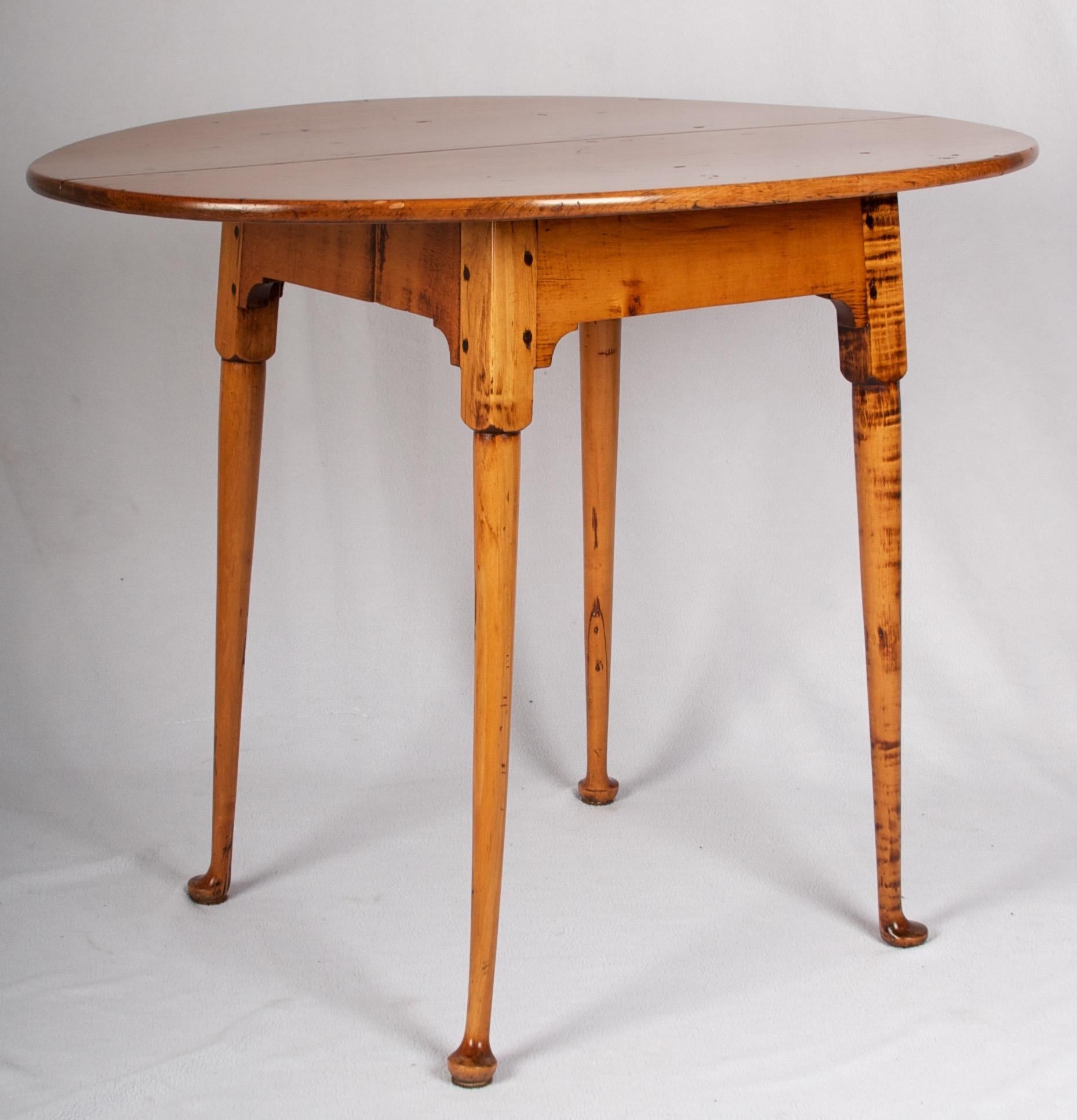 American Classical Late 18th Century New England Queen Anne Tiger Maple Tavern/ Side Table