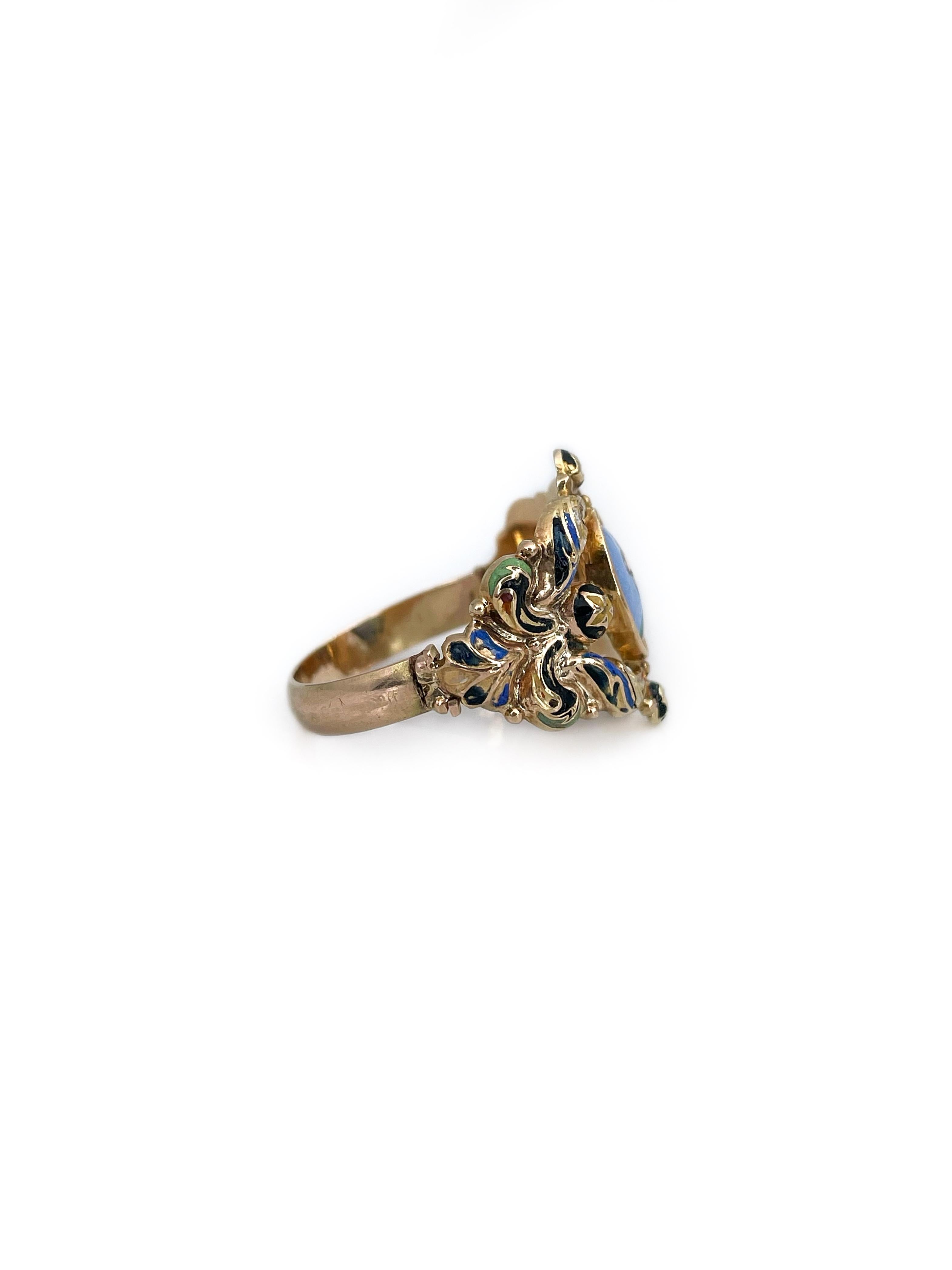 This is a Georgian miniature portrait ring crafted in 18K gold. The piece features detailed hand painted portrait of a lady. It is adorned with colourful enamel (average condition - can be seen in photos). It is seems that the shank has been after