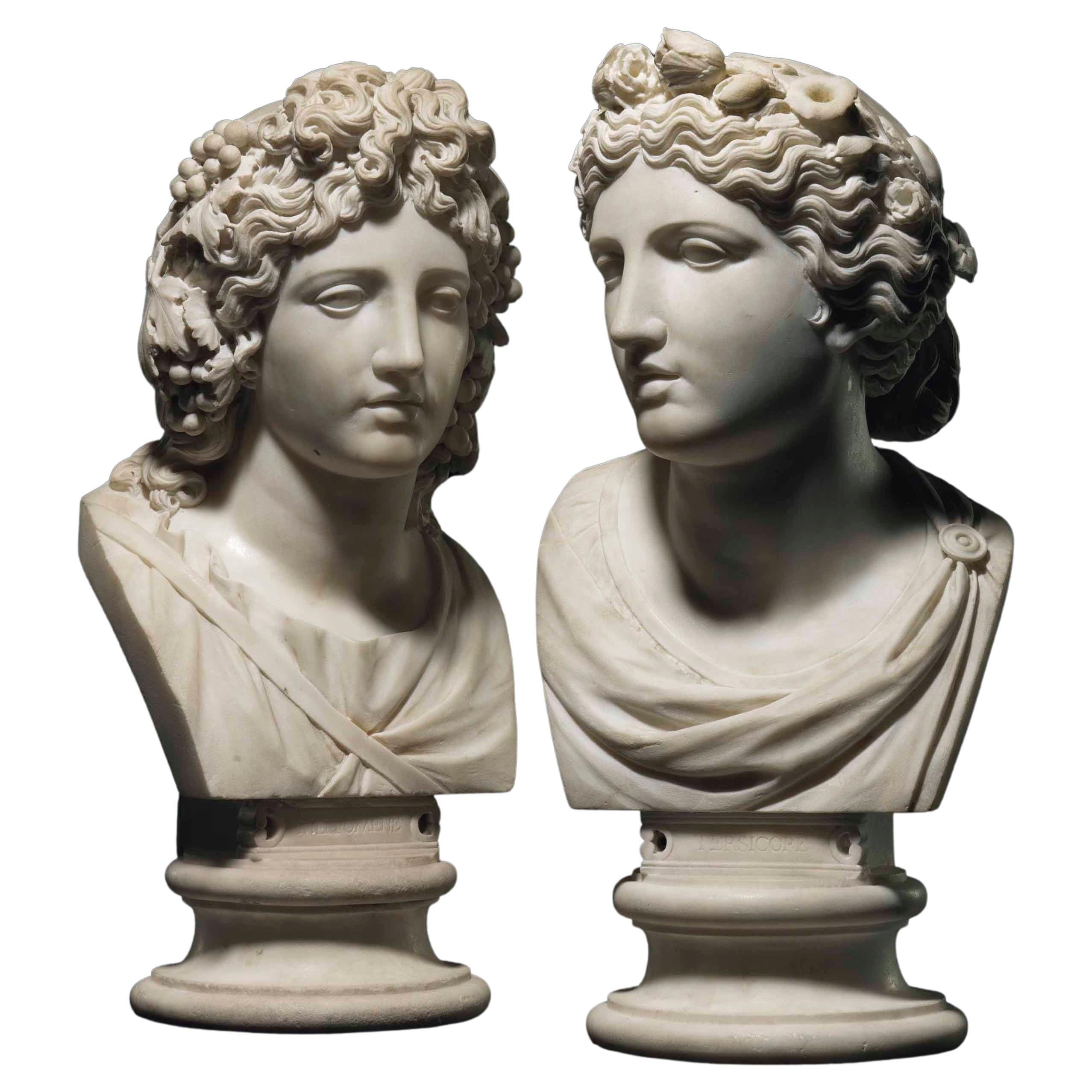 Paire de bustes en marbre de Terpsichore et Melpomene de la fin du 18ème siècle en vente