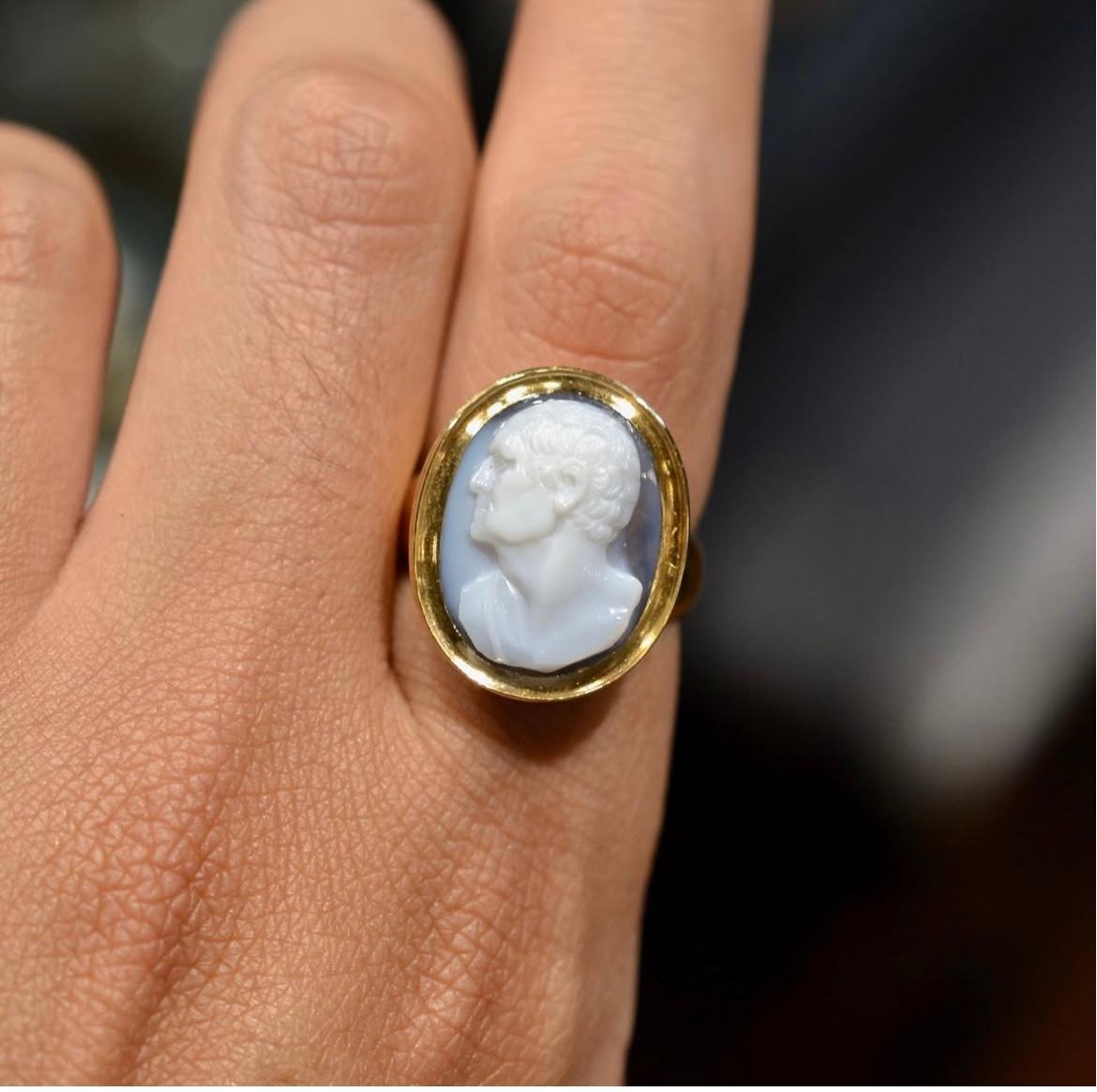 Late 18th Century Agate Cameo Cicerone Ring For Sale 1