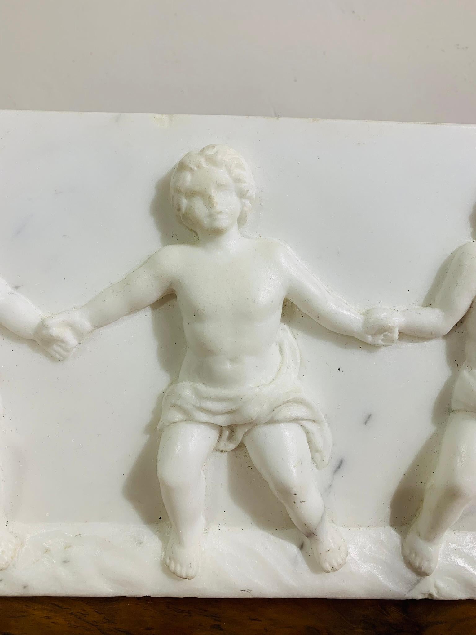 Late 18th Century, Alegory of Friendship, Bas-relief in Carrara Marble In Good Condition For Sale In Firenze, FI