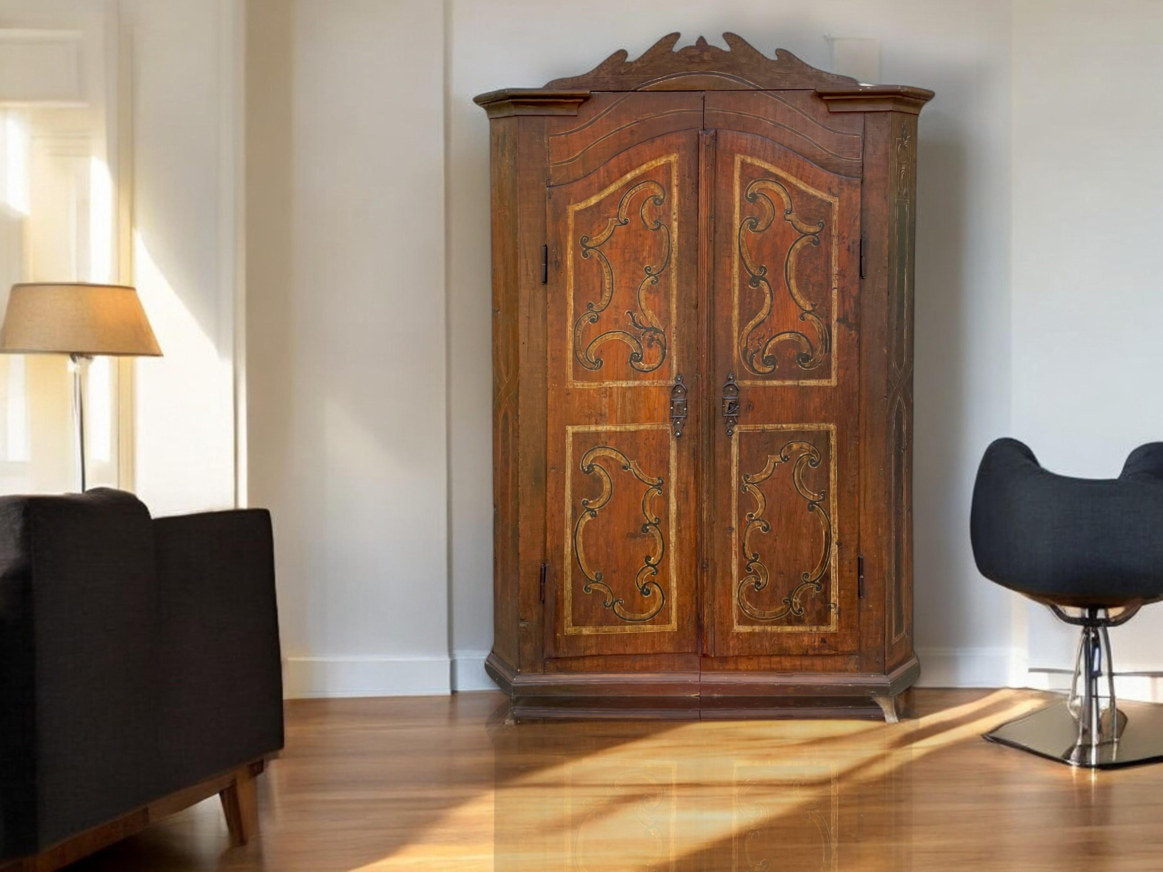 Late 18th Century Alpine Painted Cabinet In Good Condition In Vo', Veneto