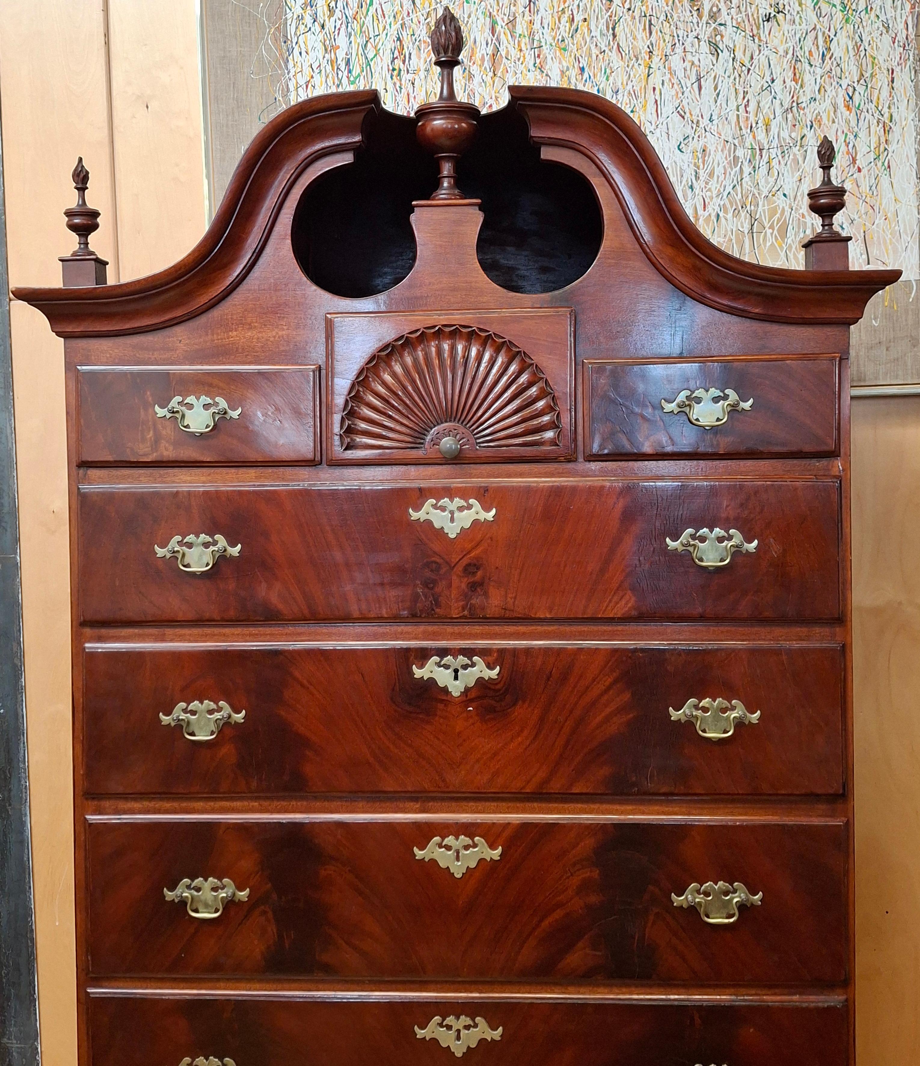 Late 18th Century American Chippendale Mahogany Chest on Chest In Good Condition In San Francisco, CA