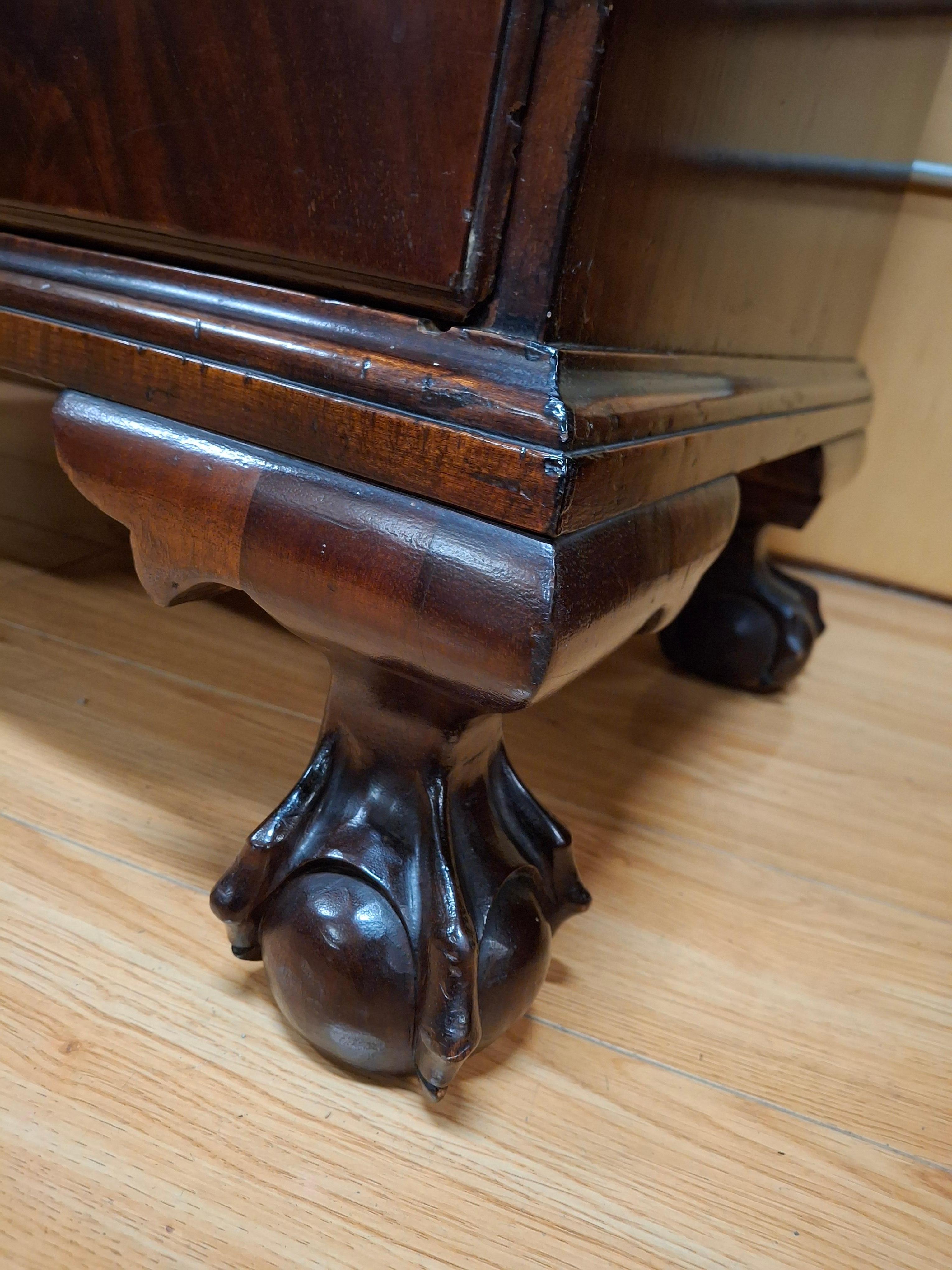Late 18th Century American Chippendale Mahogany Chest on Chest 4