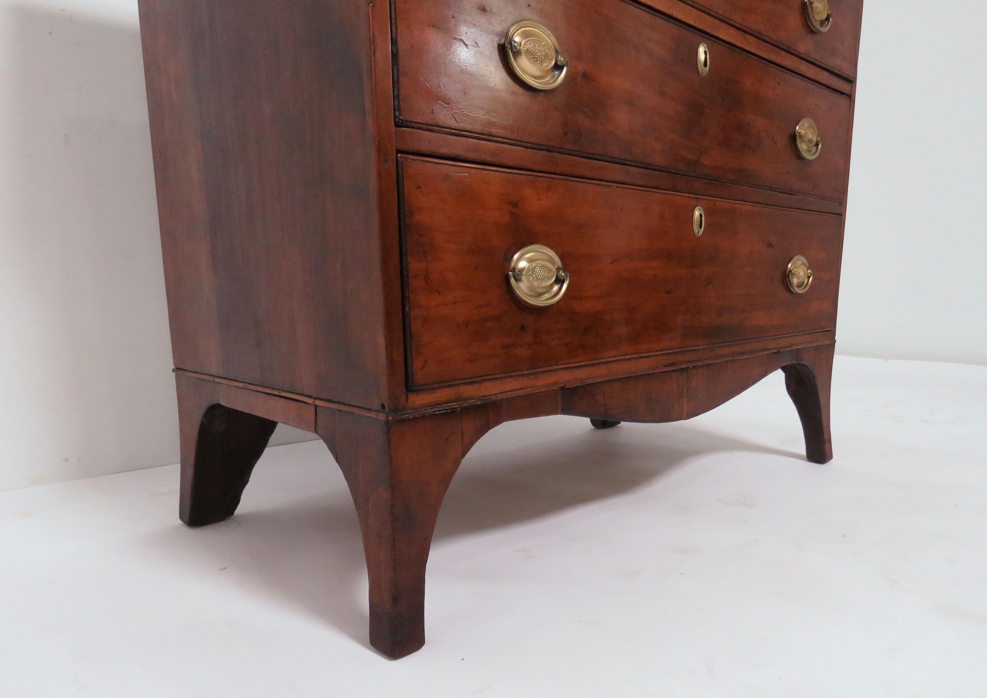 North American Late 18th Century American Federal Hepplewhite Antique Chest of Drawers