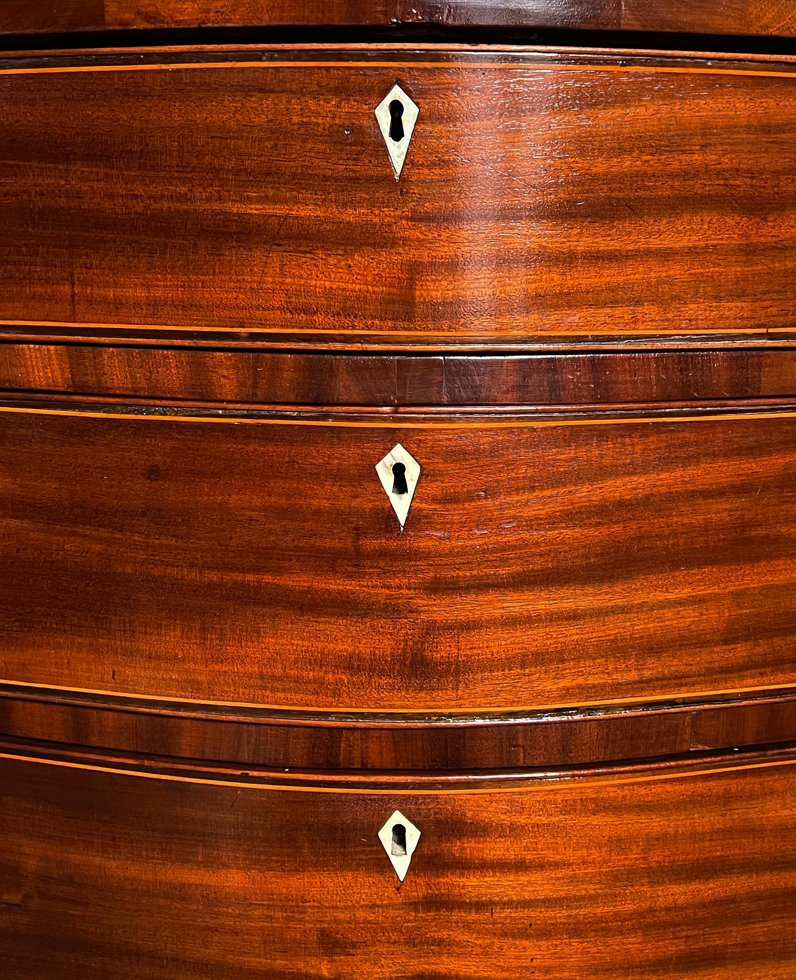 Late 18th Century American Hepplewhite Mahogany Serpentine Chest of Drawers In Good Condition In Brooklyn, NY