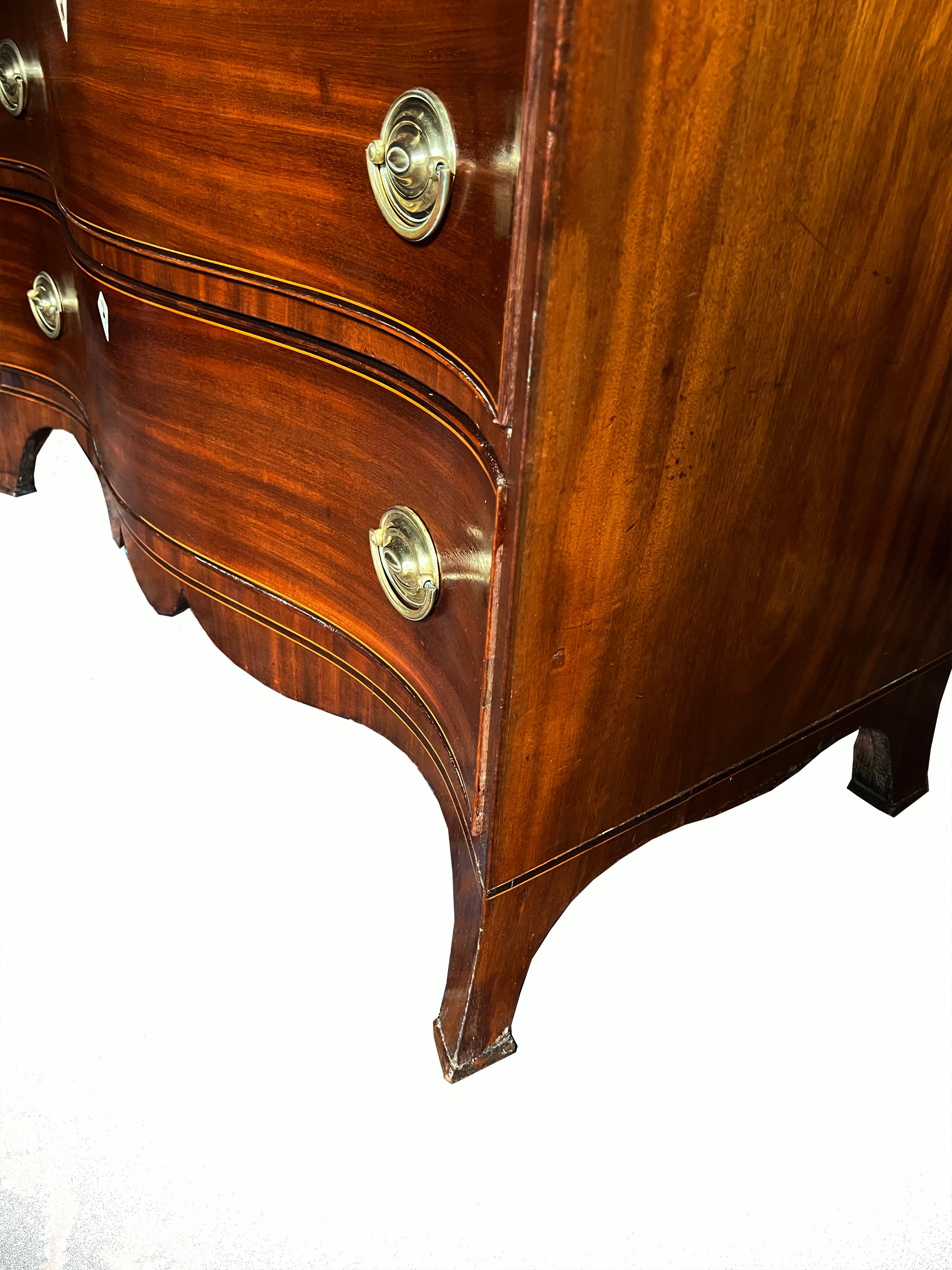 Late 18th Century American Hepplewhite Mahogany Serpentine Chest of Drawers 3