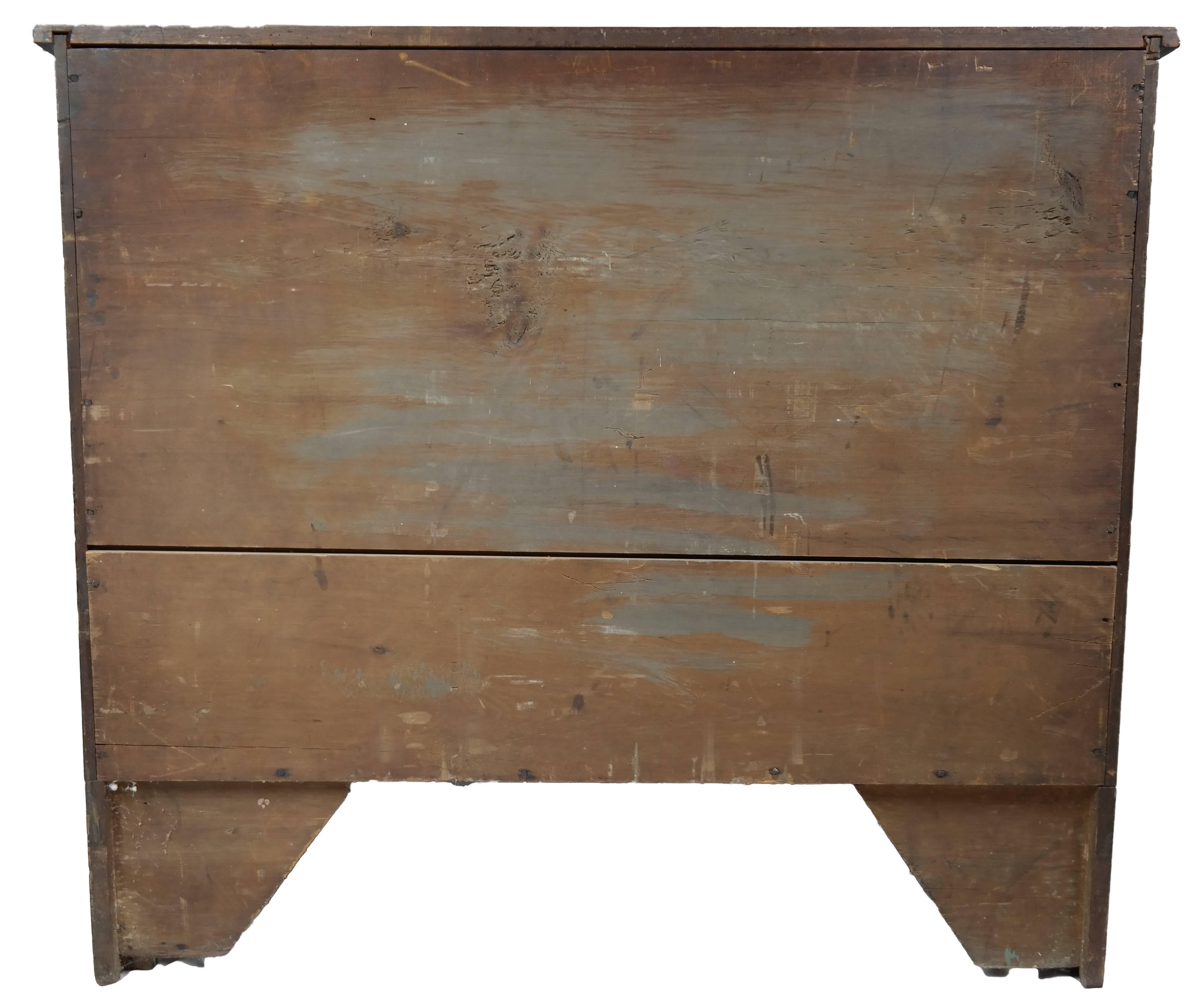 Late 18th Century American Mahogany Bowfront Chest of Drawers, circa 1790. 6