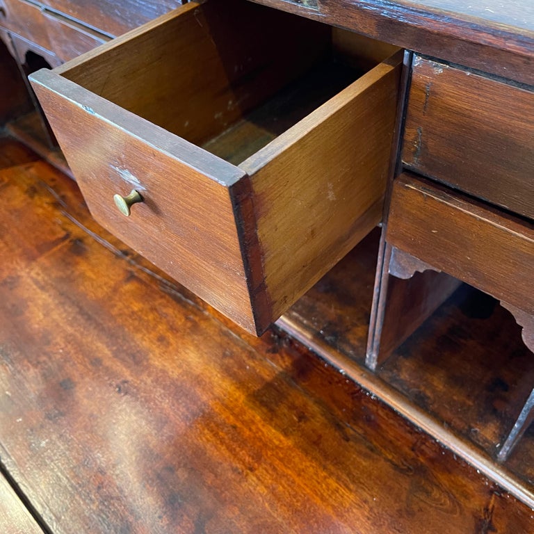 Late 18th Century American Mahogany Slant Front Desk For Sale 6