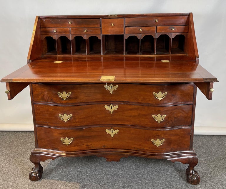 Late 18th Century American Mahogany Slant Front Desk For Sale 4