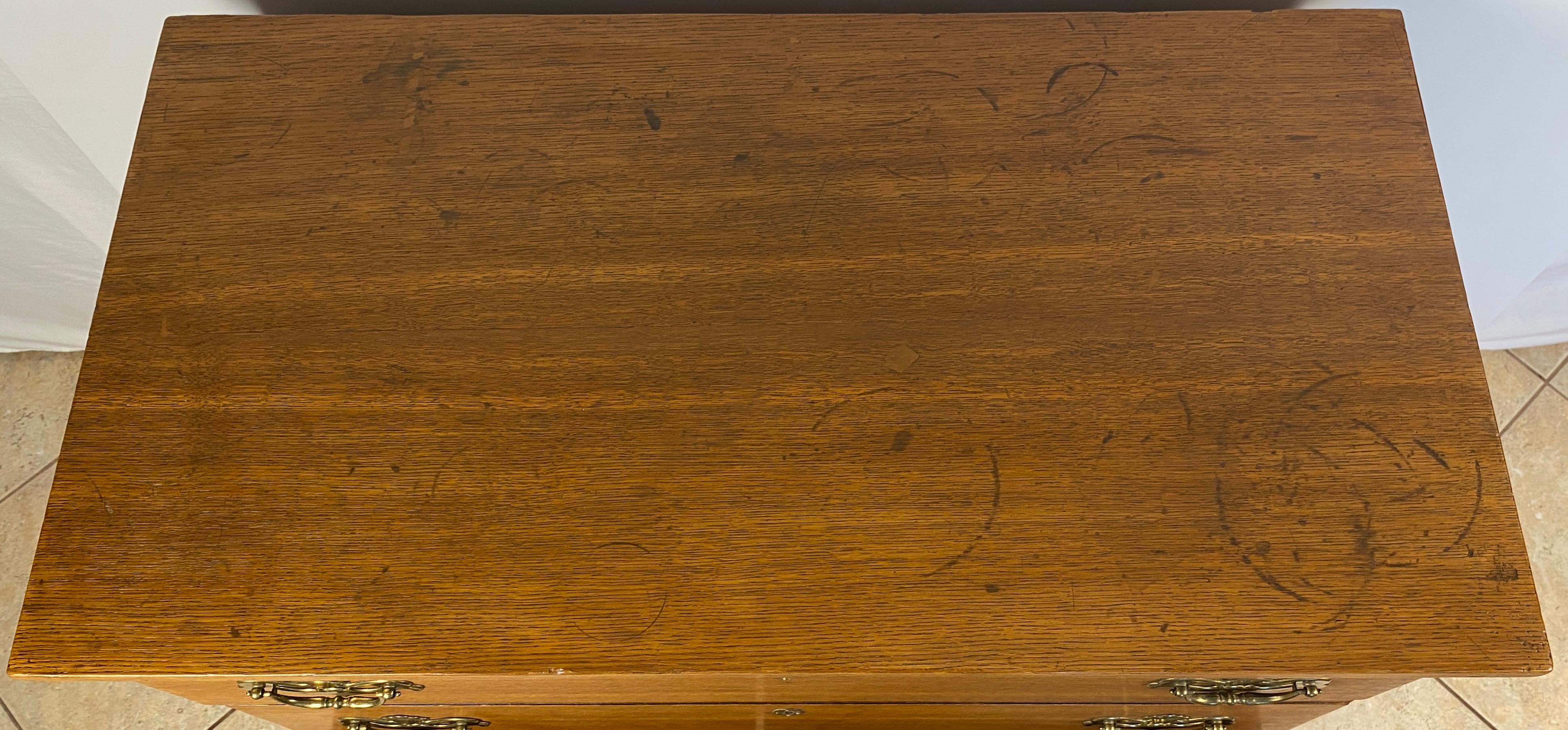 Cassettiera in Oak americana della fine del XVIII secolo, CIRCA 1770 In condizioni buone in vendita a Miami, FL