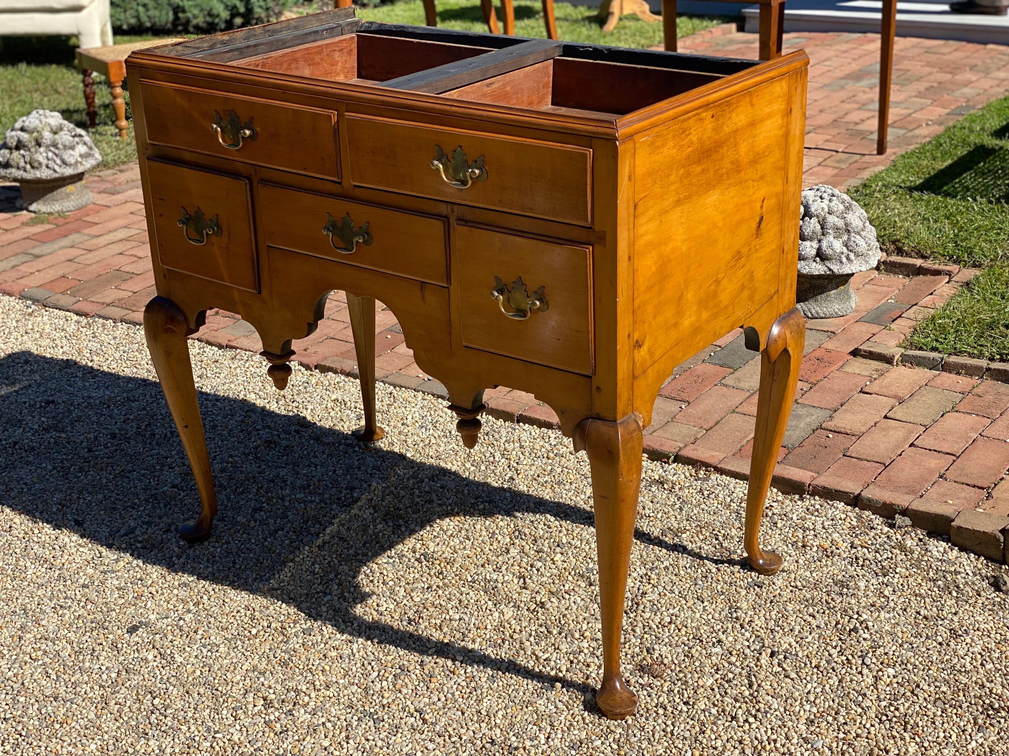 Late 18th Century American Queen Anne Flat Top Maple Highboy Double For Sale 1