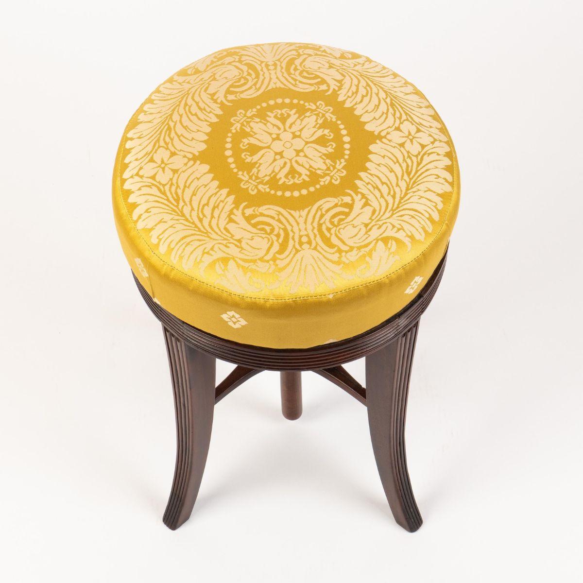Taburete de piano americano Sheraton de caoba con asiento circular, c. 1790-1800 Estadounidense en venta