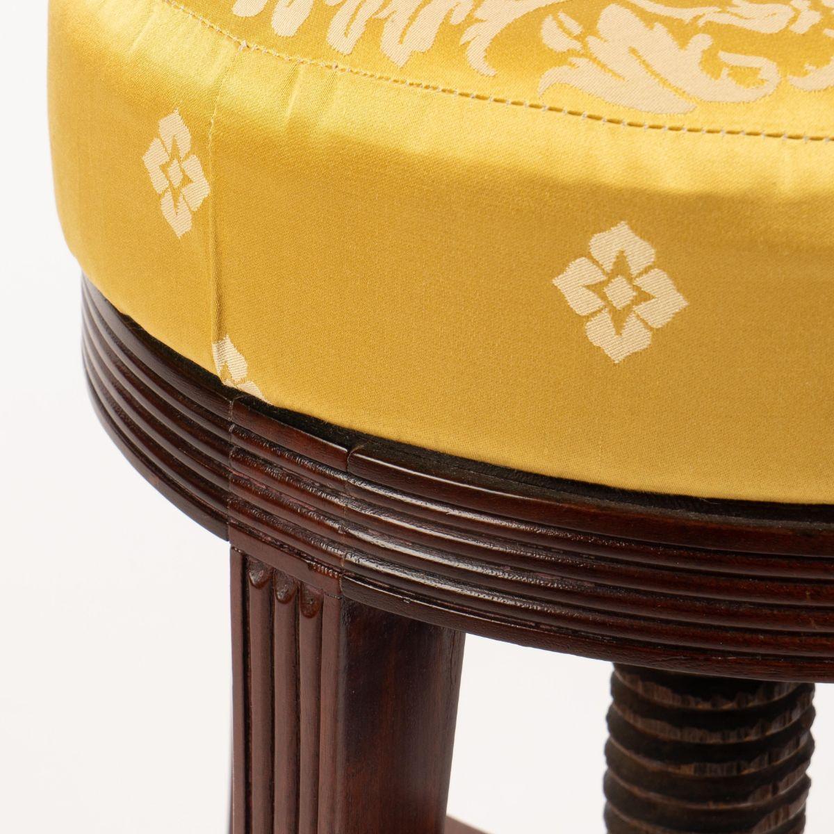 Taburete de piano americano Sheraton de caoba con asiento circular, c. 1790-1800 en Bueno estado para la venta en Kenilworth, IL