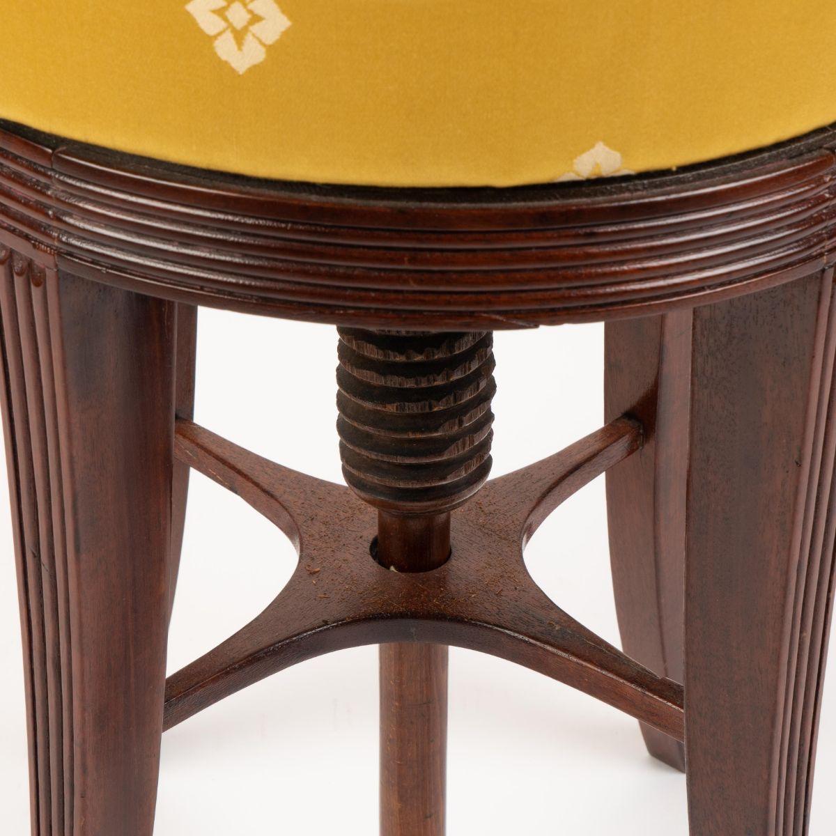 Taburete de piano americano Sheraton de caoba con asiento circular, c. 1790-1800 finales del siglo XVIII en venta
