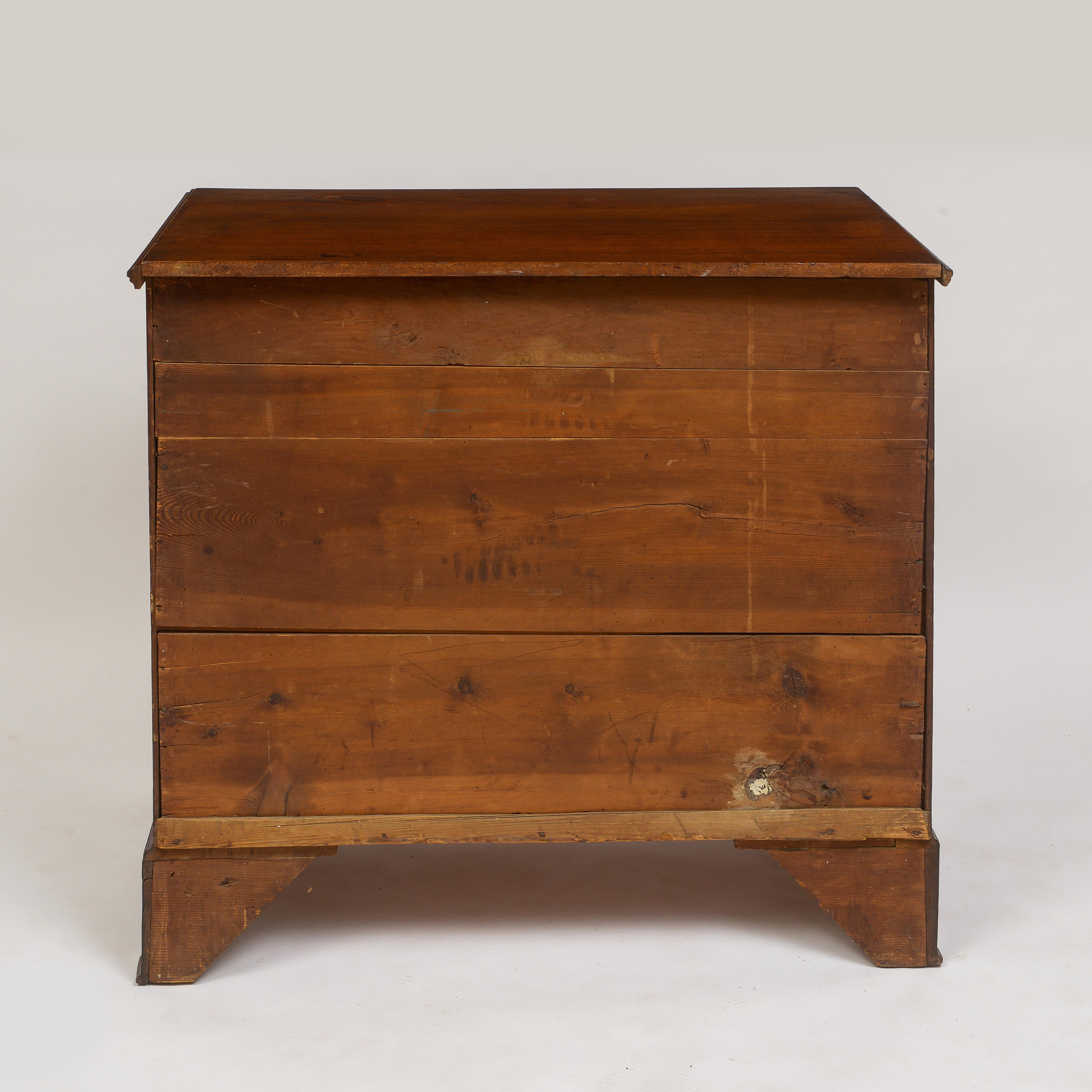 Hand-Crafted Late 18th Century American Walnut Chest of Drawers For Sale